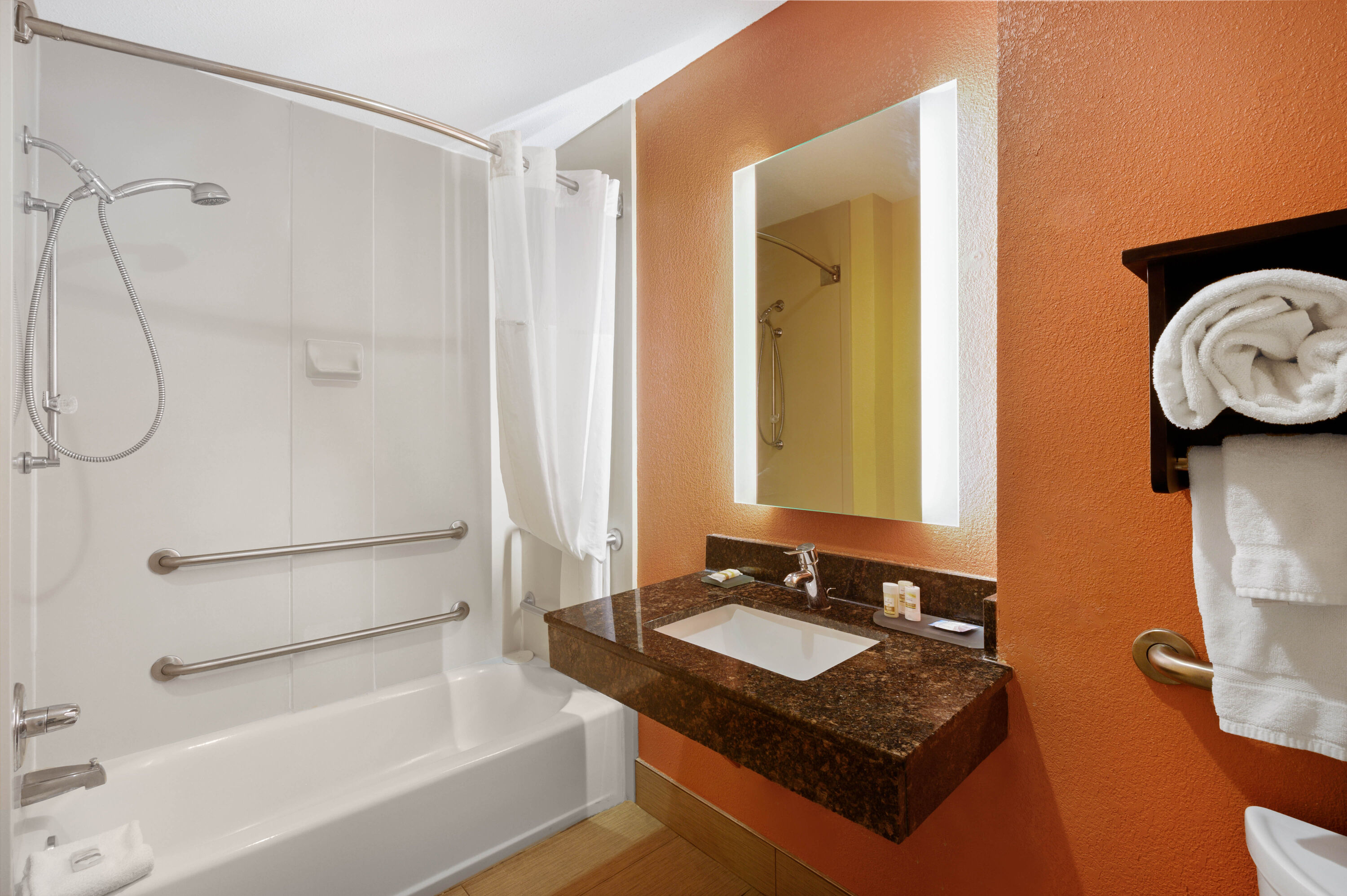 Guest room bath at the La Quinta Inn & Suites by Wyndham Florence in Florence, South Carolina