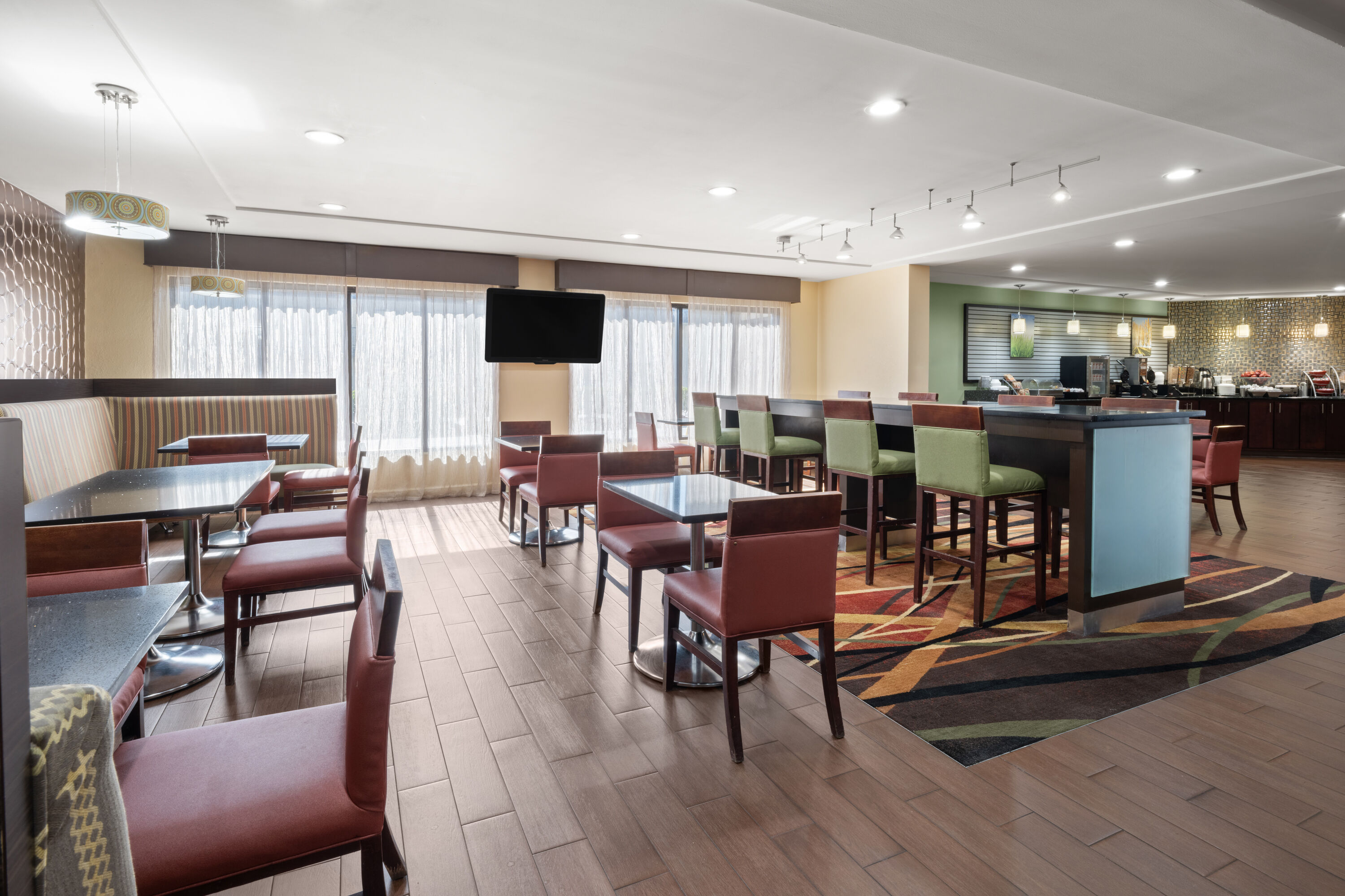 Free breakfast at La Quinta Inn & Suites by Wyndham Florence in Florence, South Carolina