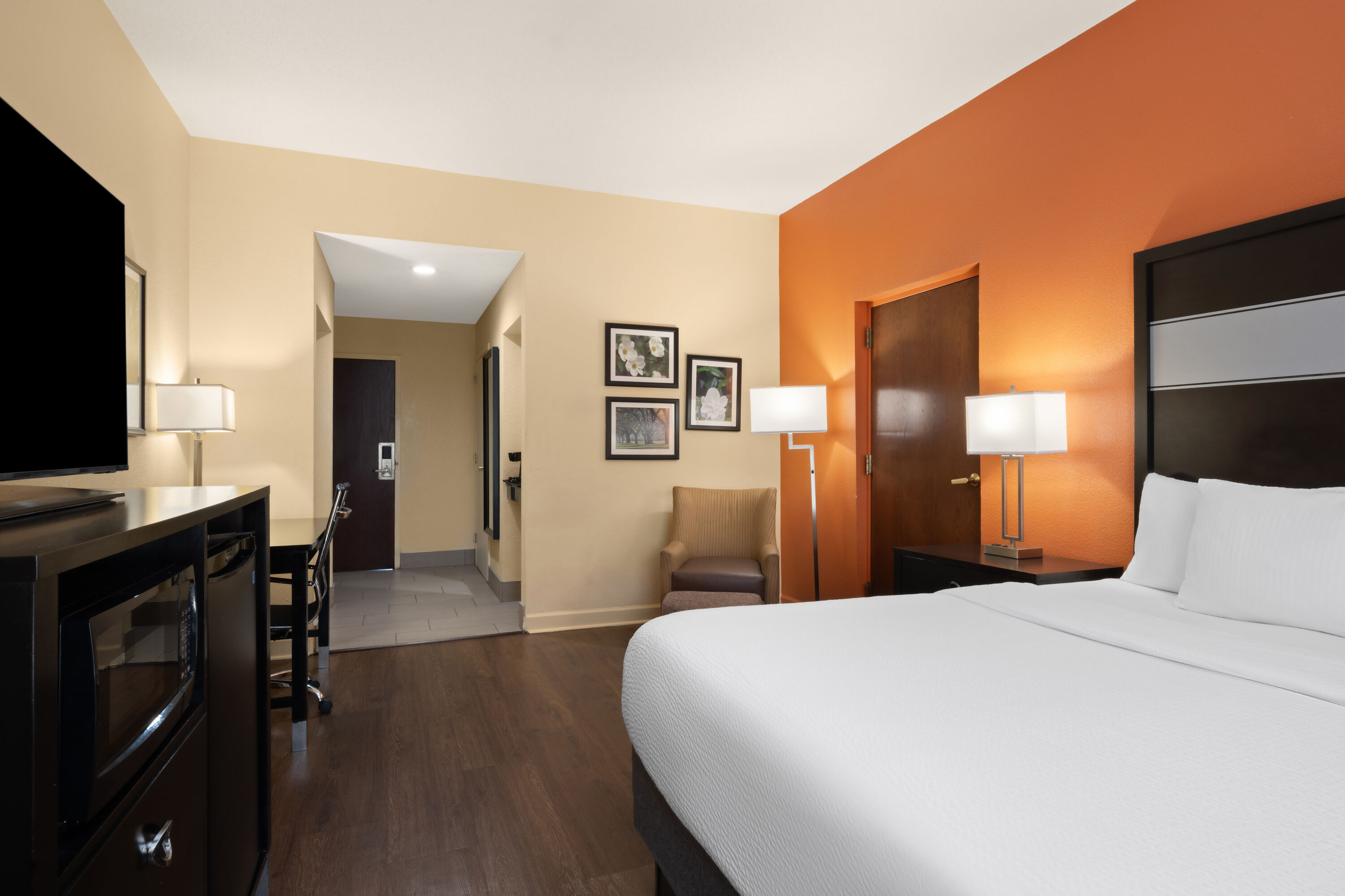 Guest room at the La Quinta Inn & Suites by Wyndham Florence in Florence, South Carolina