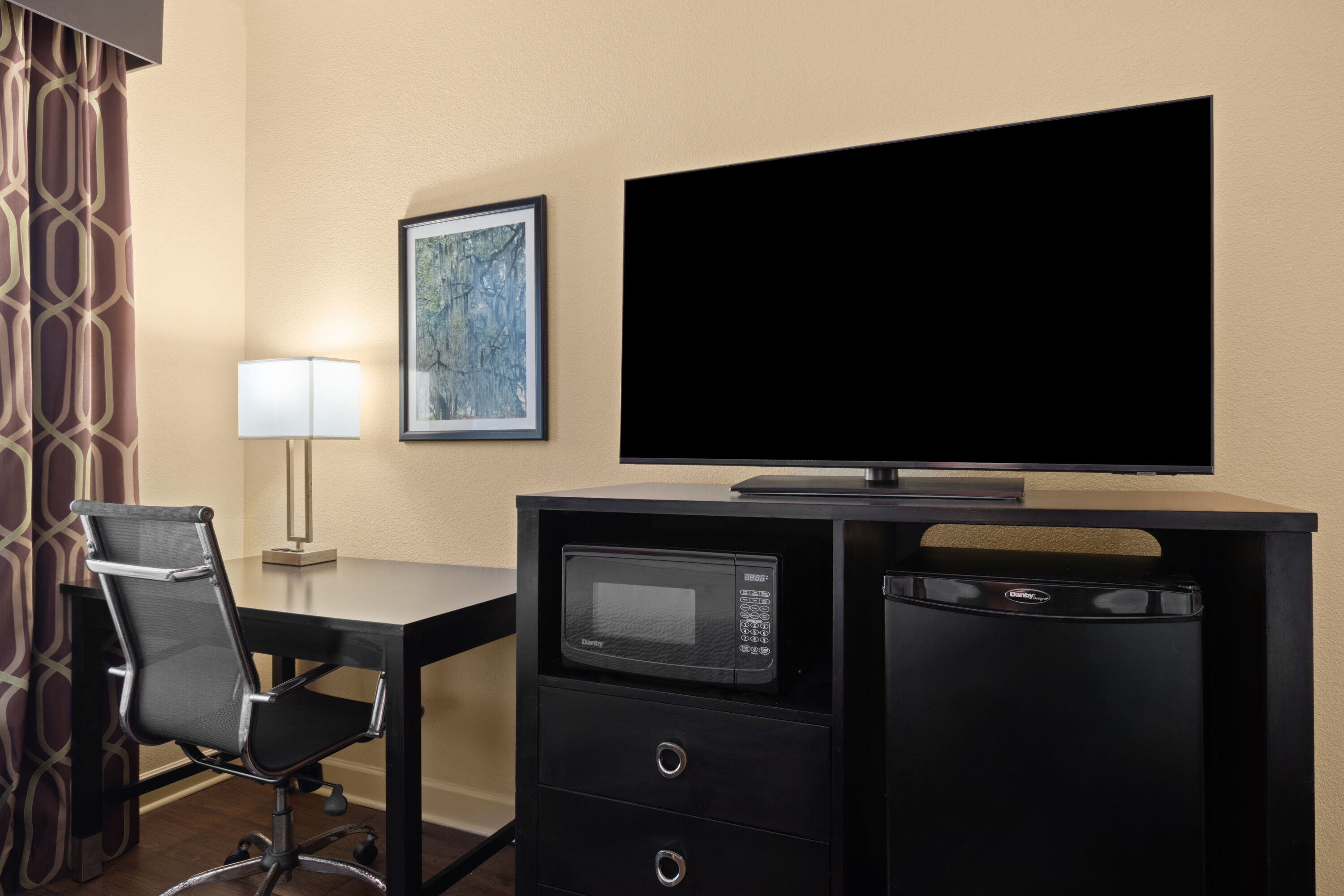 Guest room at the La Quinta Inn & Suites by Wyndham Florence in Florence, South Carolina