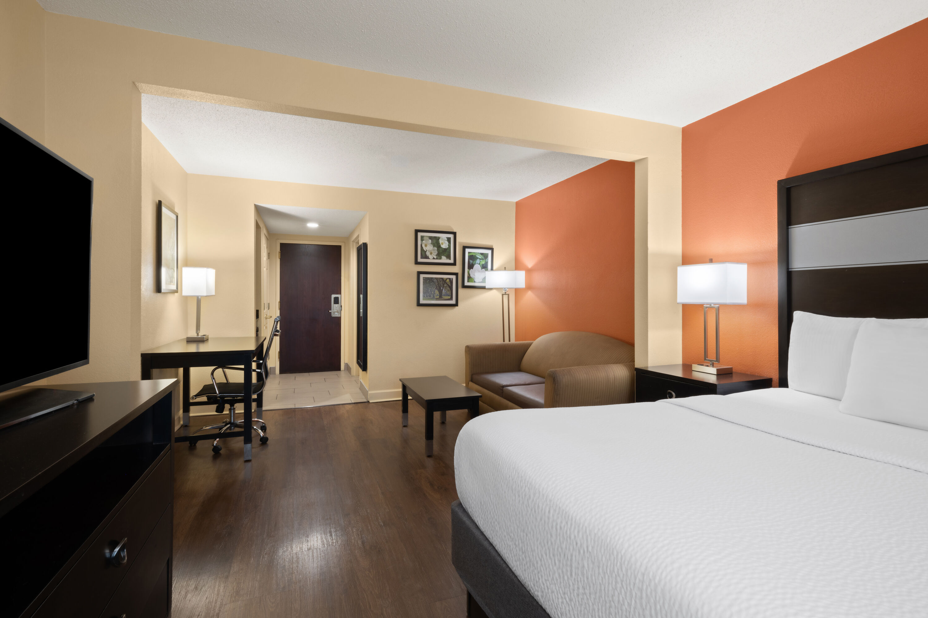 Guest room at the La Quinta Inn & Suites by Wyndham Florence in Florence, South Carolina
