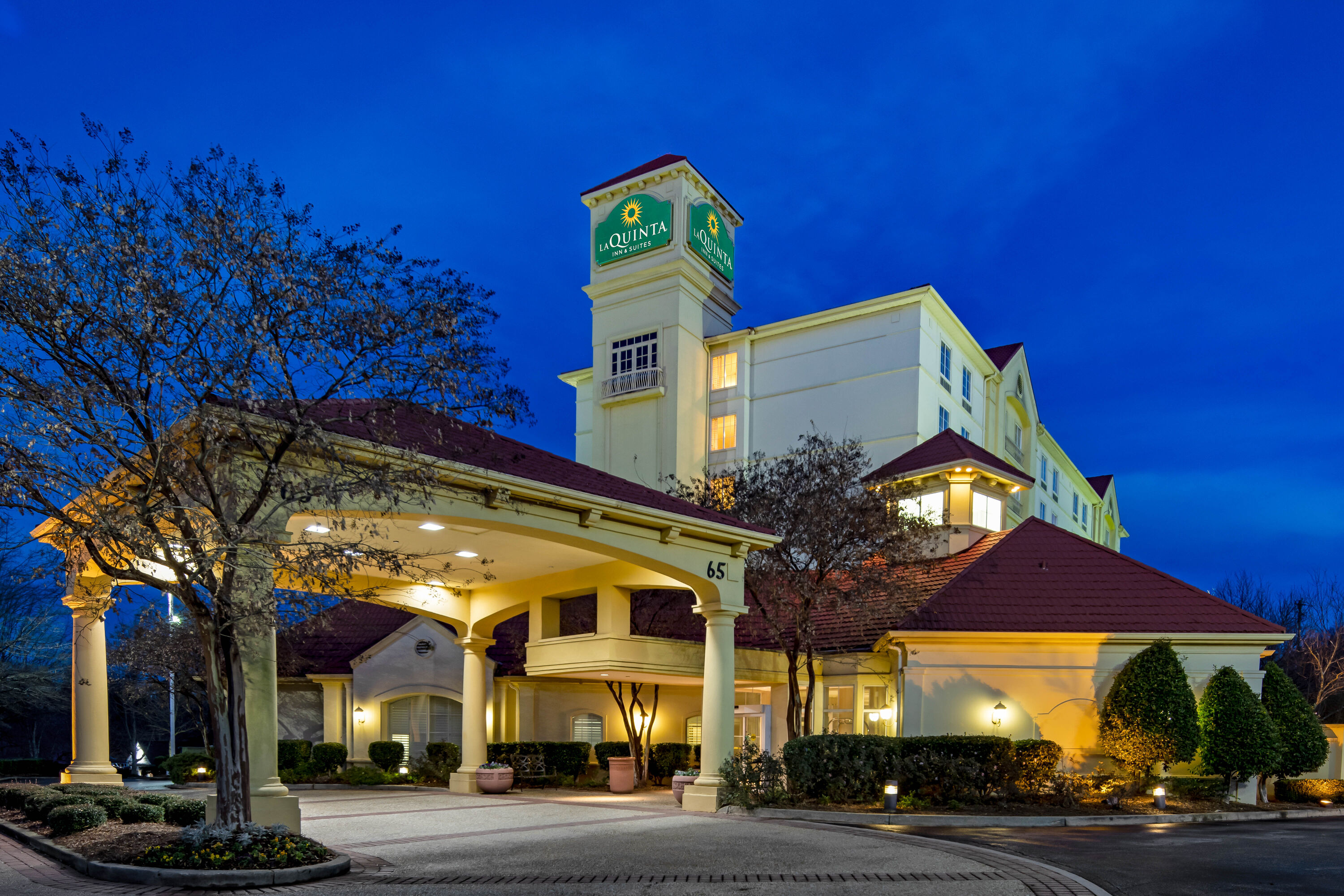 Exterior Dusk Image of La Quinta Inn & Suites by Wyndham Greenville Haywood hotel in Greenville, South Carolina