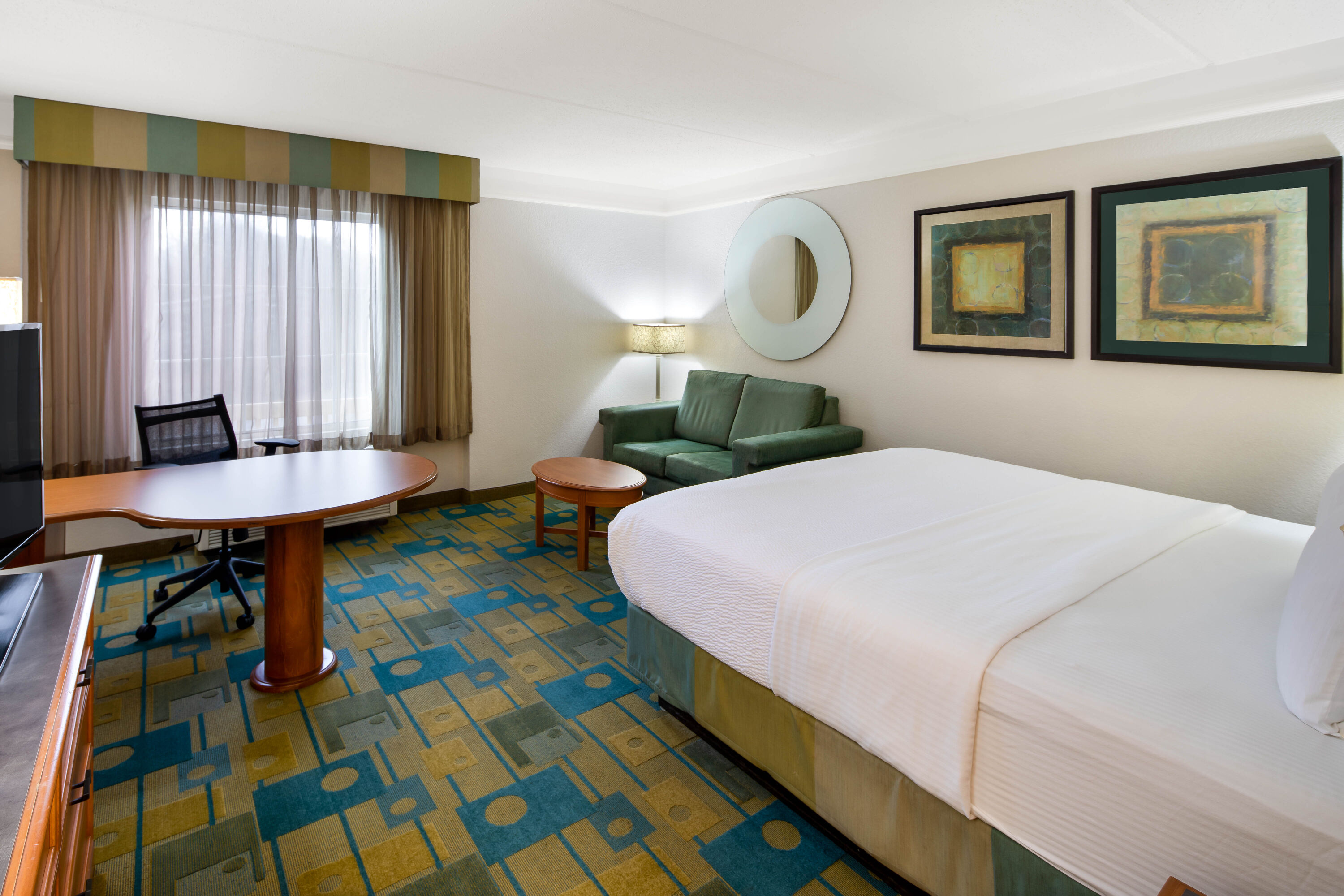 La Quinta Inn & Suites by Wyndham Greenville Haywood suite in Greenville, South Carolina