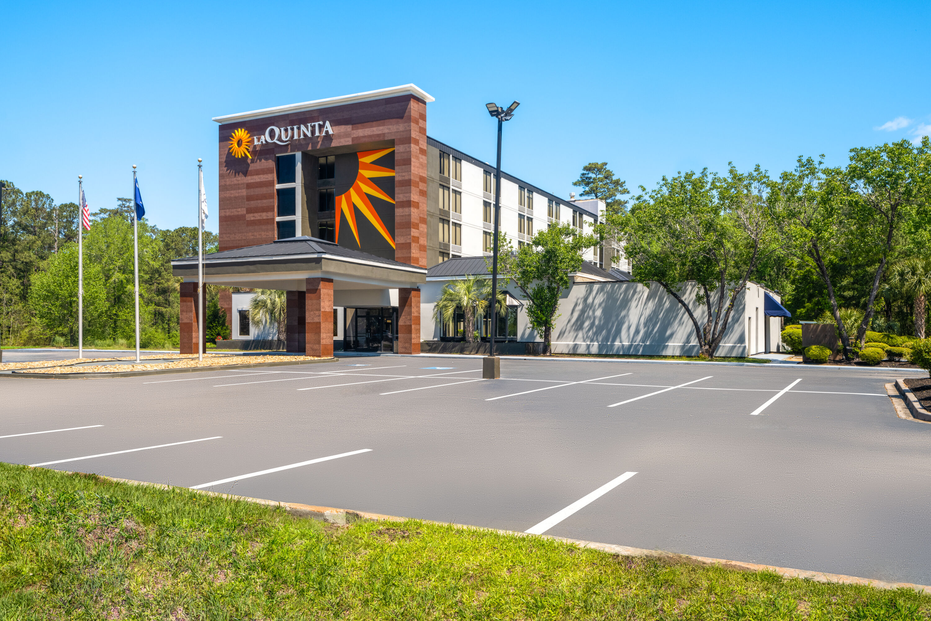 Exterior Day Image of La Quinta Inn & Suites by Wyndham Myrtle Beach hotel in Myrtle Beach, South Carolina