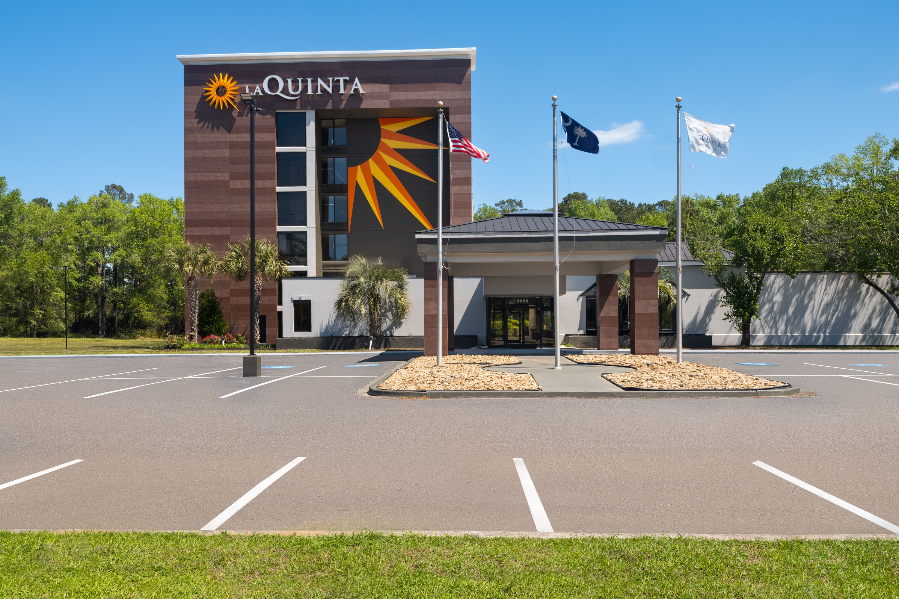 Exterior Day Image of La Quinta Inn & Suites by Wyndham Myrtle Beach hotel in Myrtle Beach, South Carolina