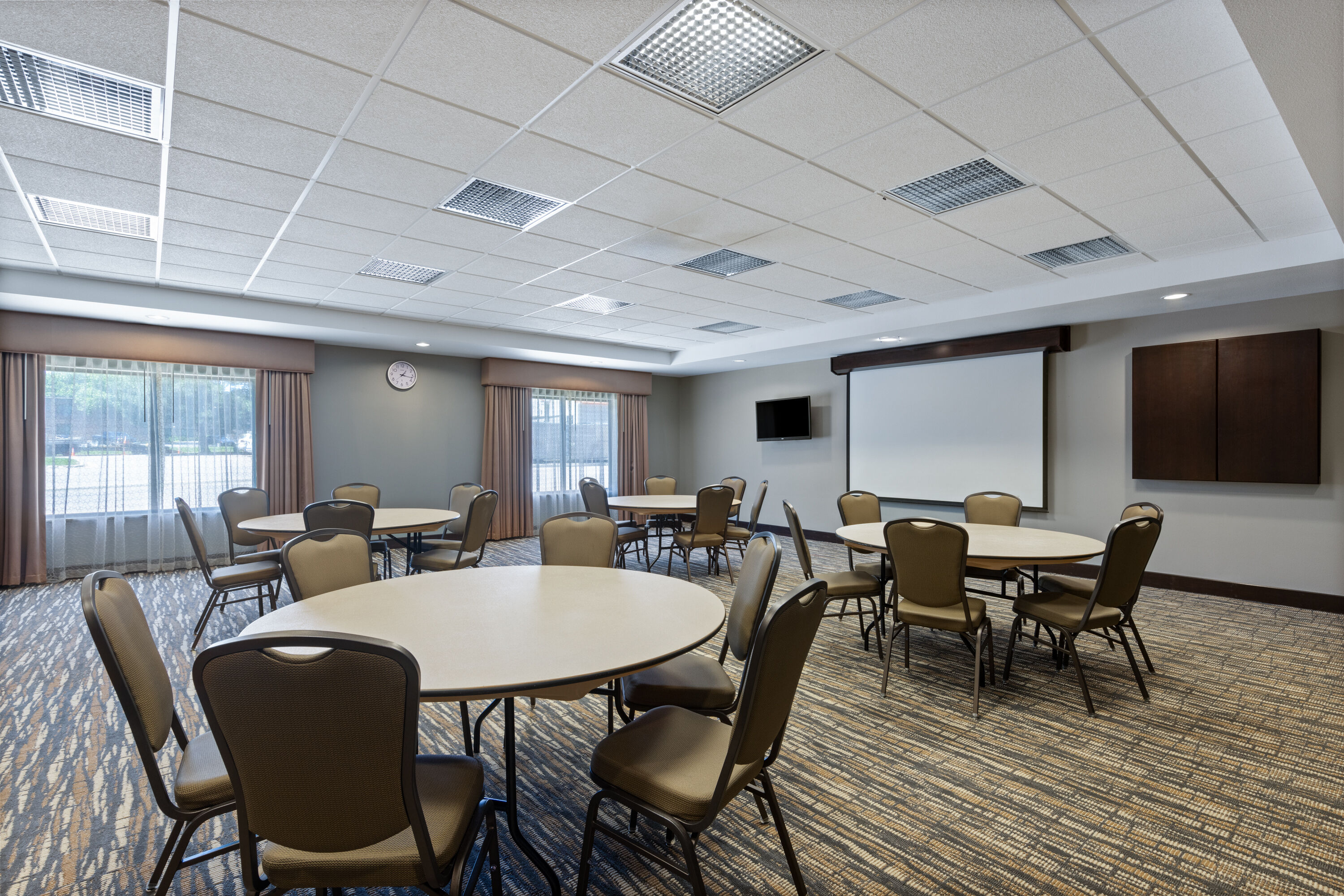Meeting room banquet rounds at La Quinta Inn & Suites by Wyndham Sioux Falls in Sioux Falls, South Dakota