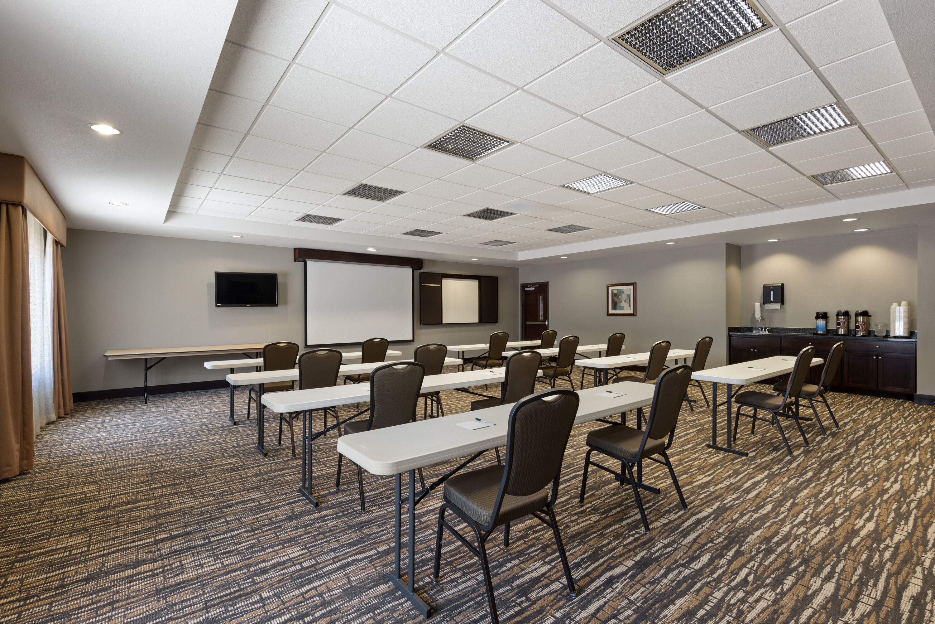 Classroom meeting room at La Quinta Inn & Suites by Wyndham Sioux Falls in Sioux Falls, South Dakota