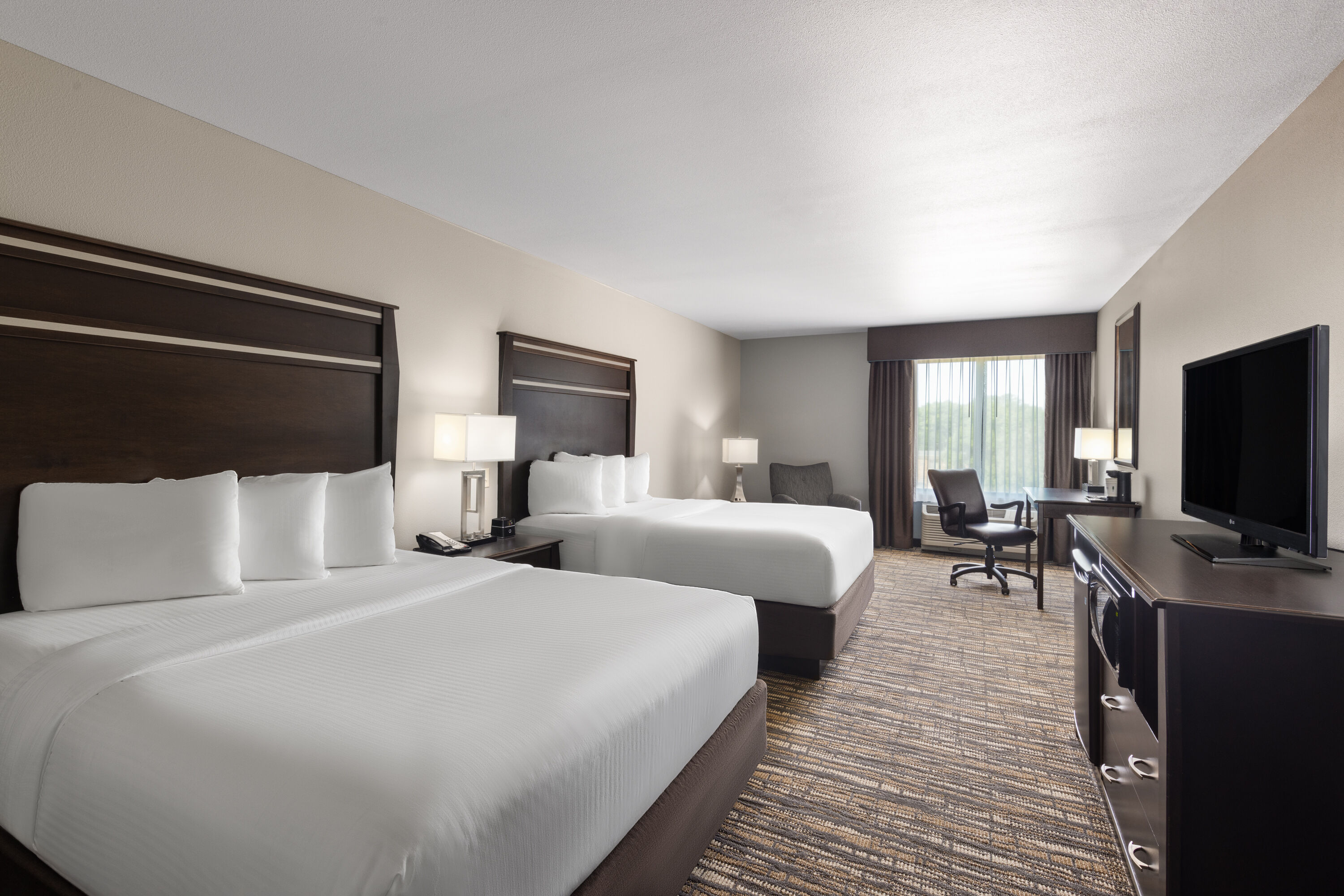 Guest room at the La Quinta Inn & Suites by Wyndham Sioux Falls in Sioux Falls, South Dakota