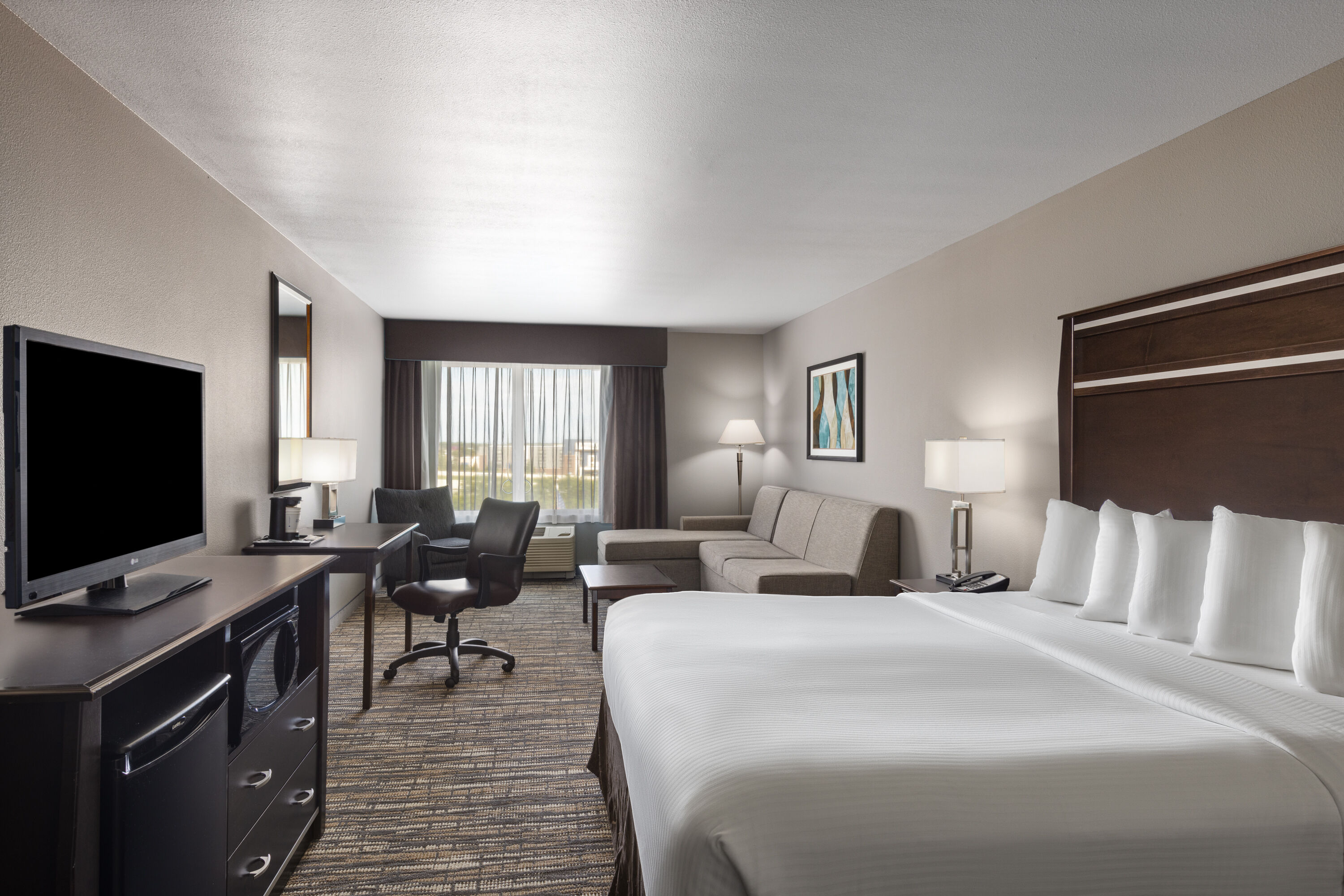 Guest room at the La Quinta Inn & Suites by Wyndham Sioux Falls in Sioux Falls, South Dakota