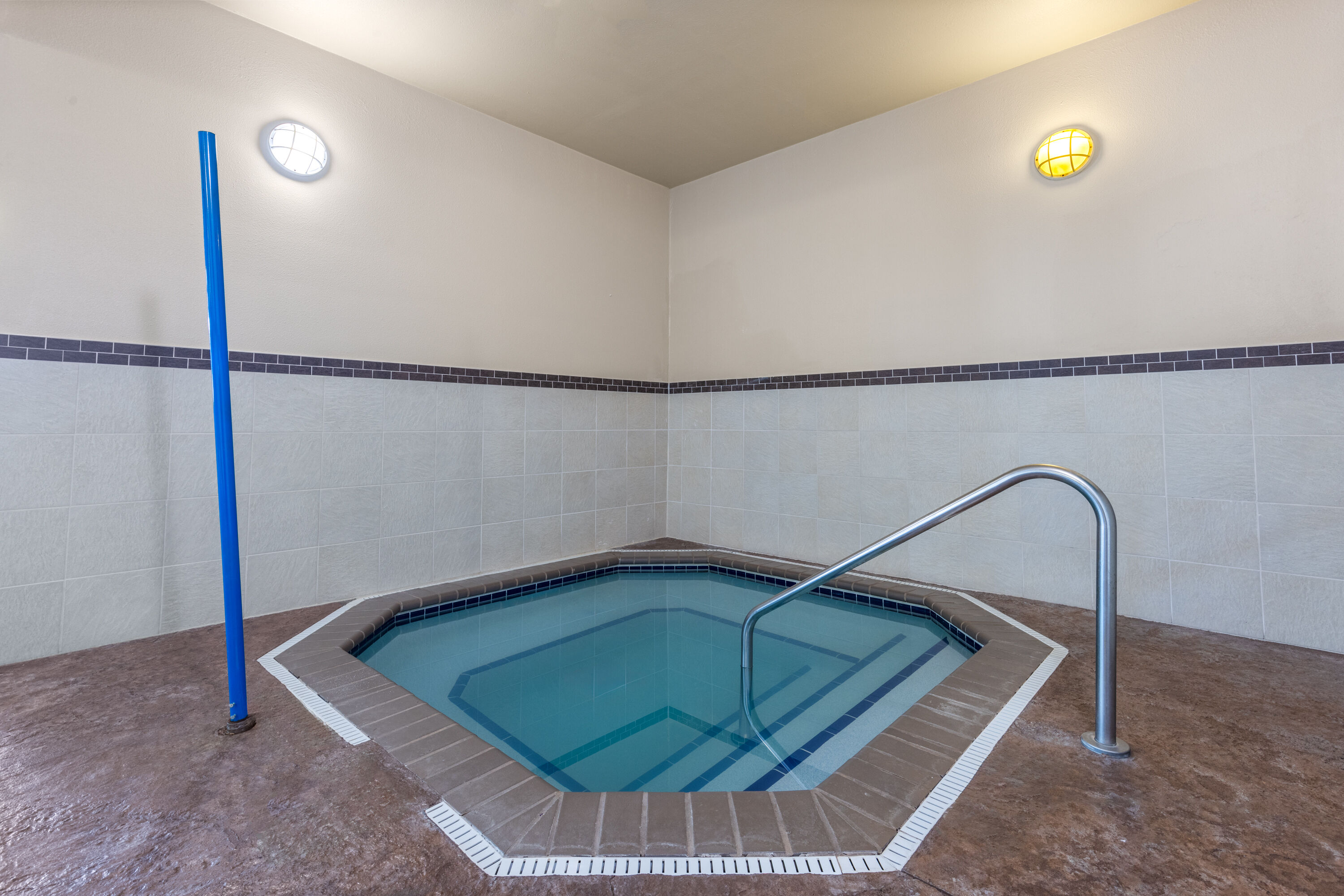 Hot tub at the La Quinta Inn & Suites by Wyndham Sioux Falls in Sioux Falls, South Dakota