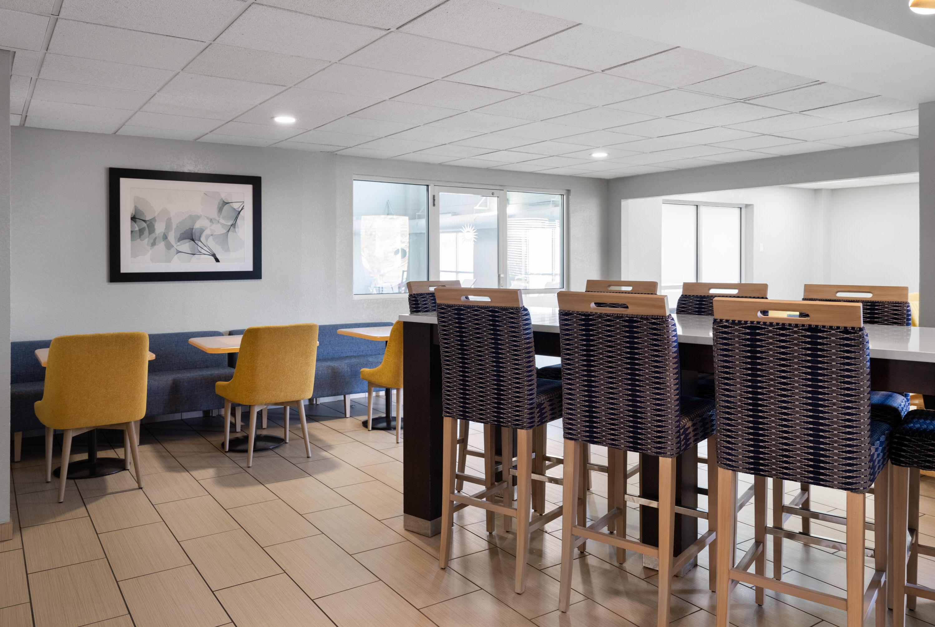 Free breakfast at La Quinta Inn & Suites by Wyndham Knoxville Airport in Alcoa, Tennessee