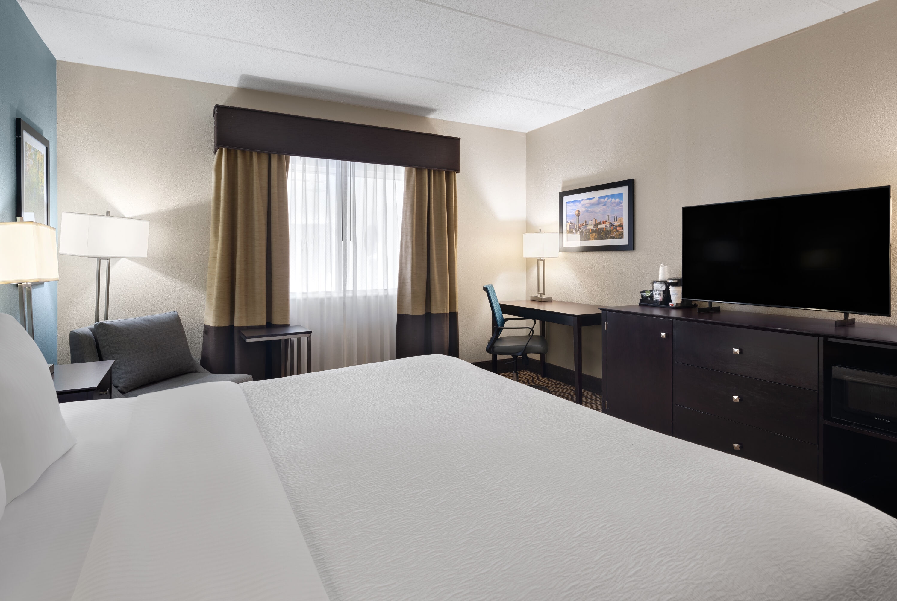 Guest room at the La Quinta Inn & Suites by Wyndham Knoxville Airport in Alcoa, Tennessee