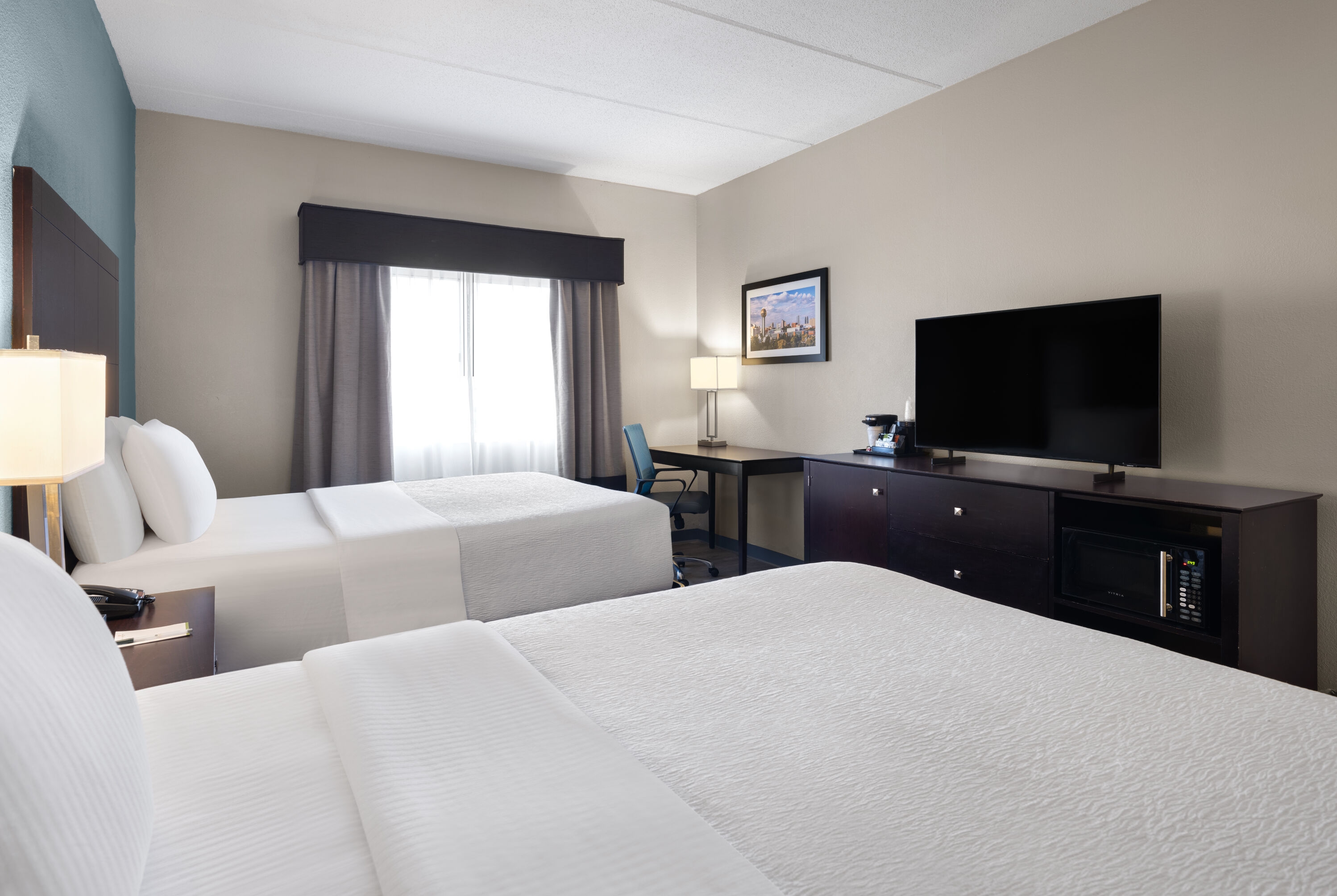 Guest room at the La Quinta Inn & Suites by Wyndham Knoxville Airport in Alcoa, Tennessee
