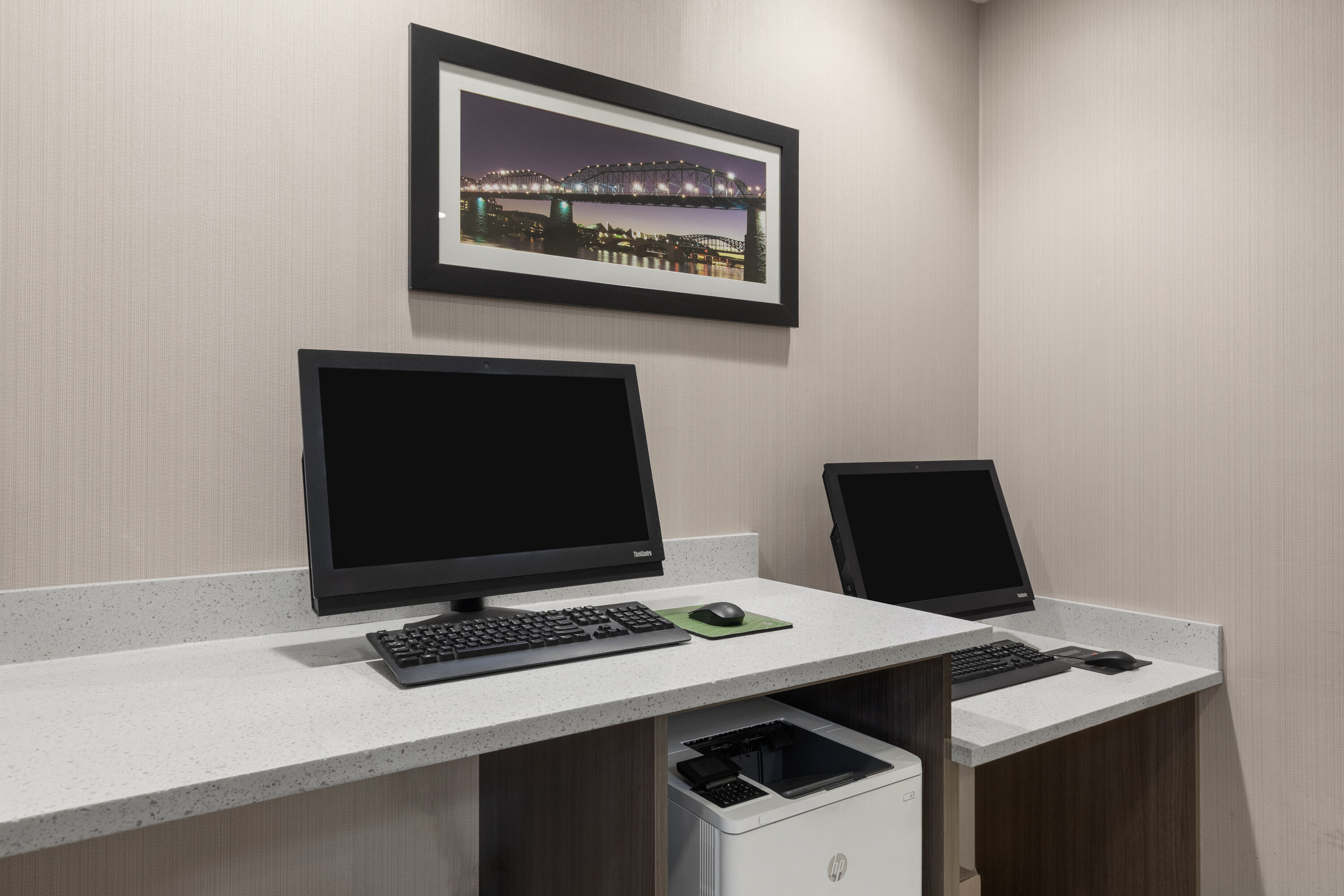 La Quinta Inn & Suites by Wyndham Chattanooga - Lookout Mtn business center in Chattanooga, Tennessee