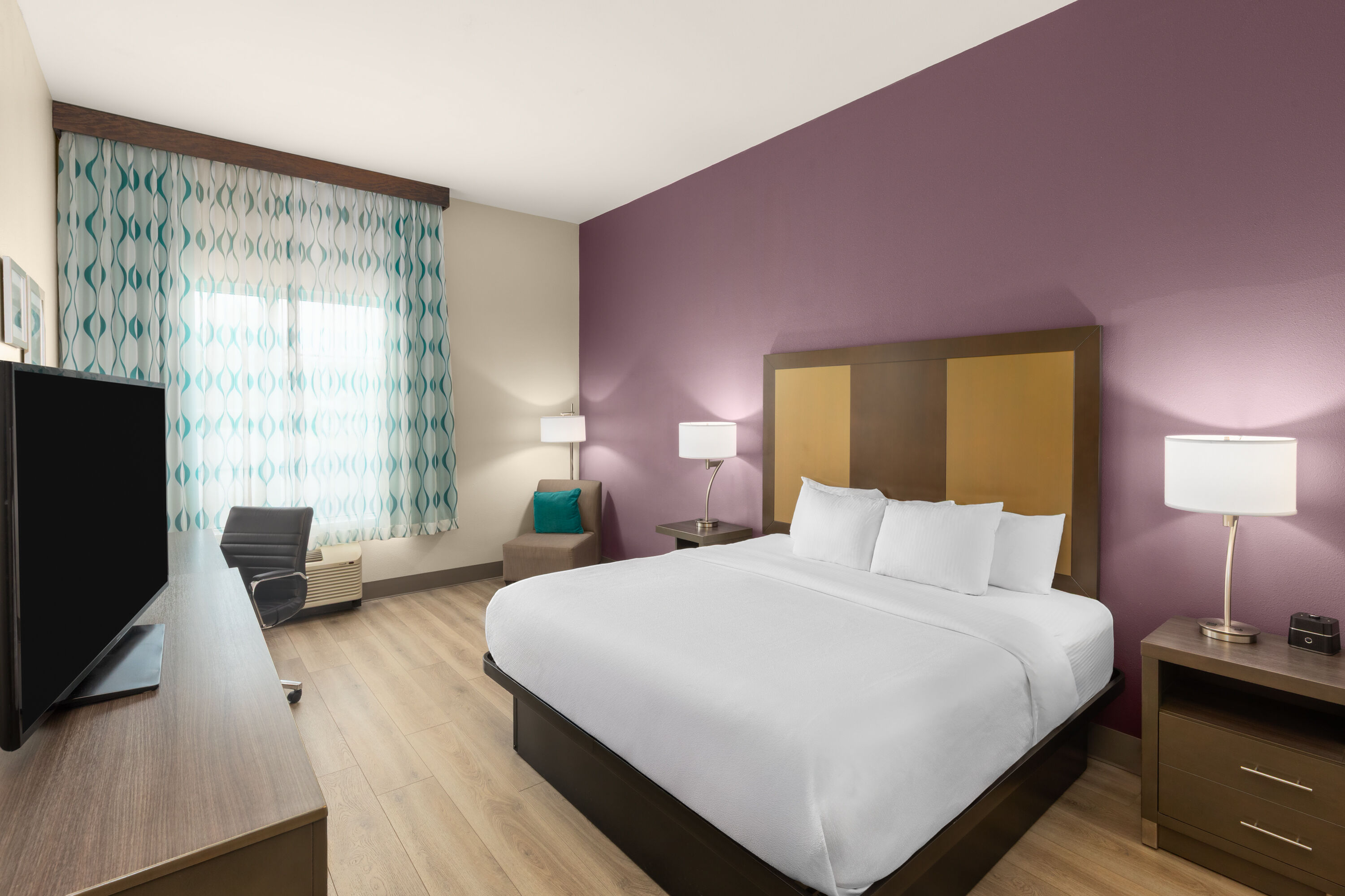 Guest room at the La Quinta Inn & Suites by Wyndham Chattanooga - Lookout Mtn in Chattanooga, Tennessee