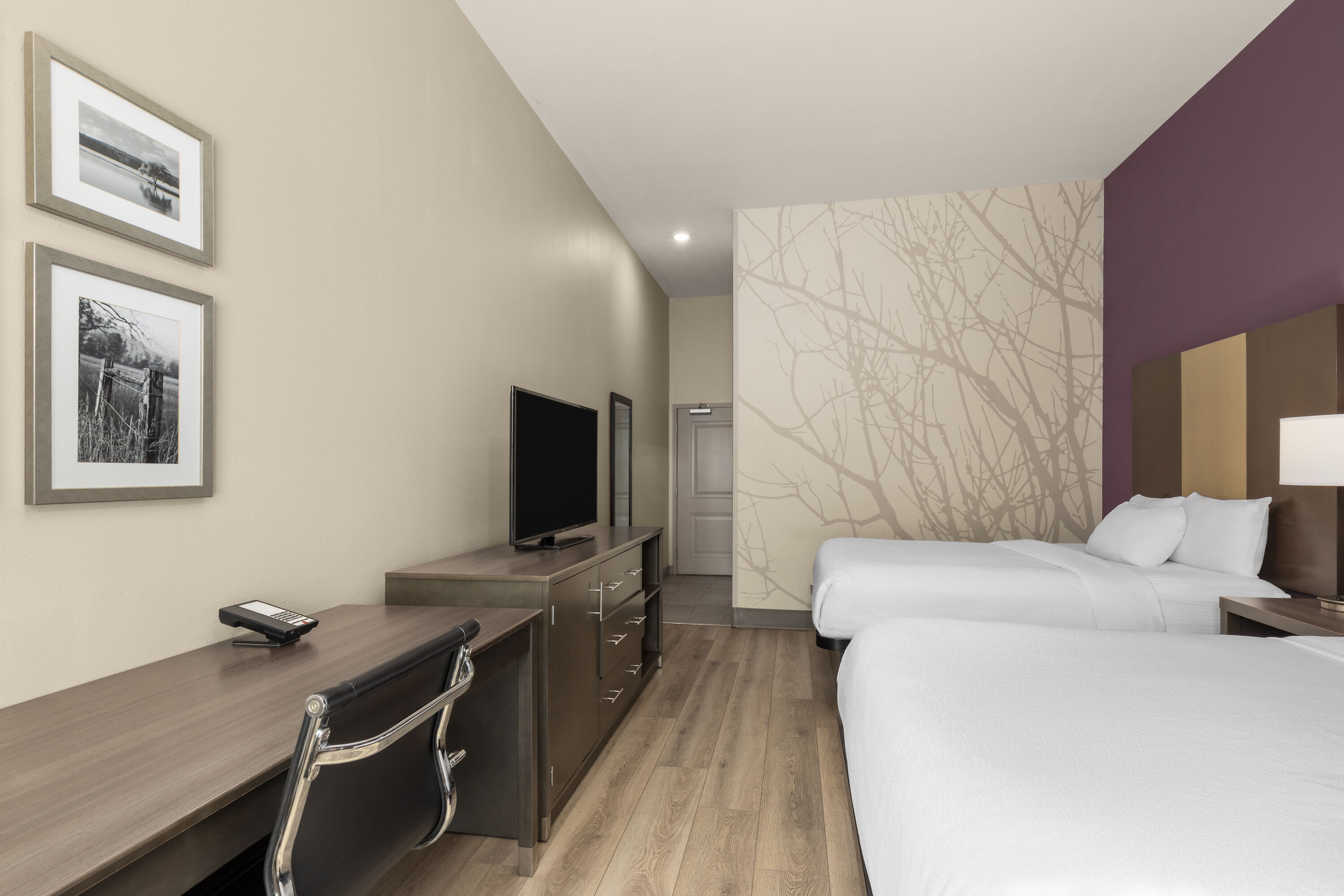 Guest room at the La Quinta Inn & Suites by Wyndham Chattanooga - Lookout Mtn in Chattanooga, Tennessee