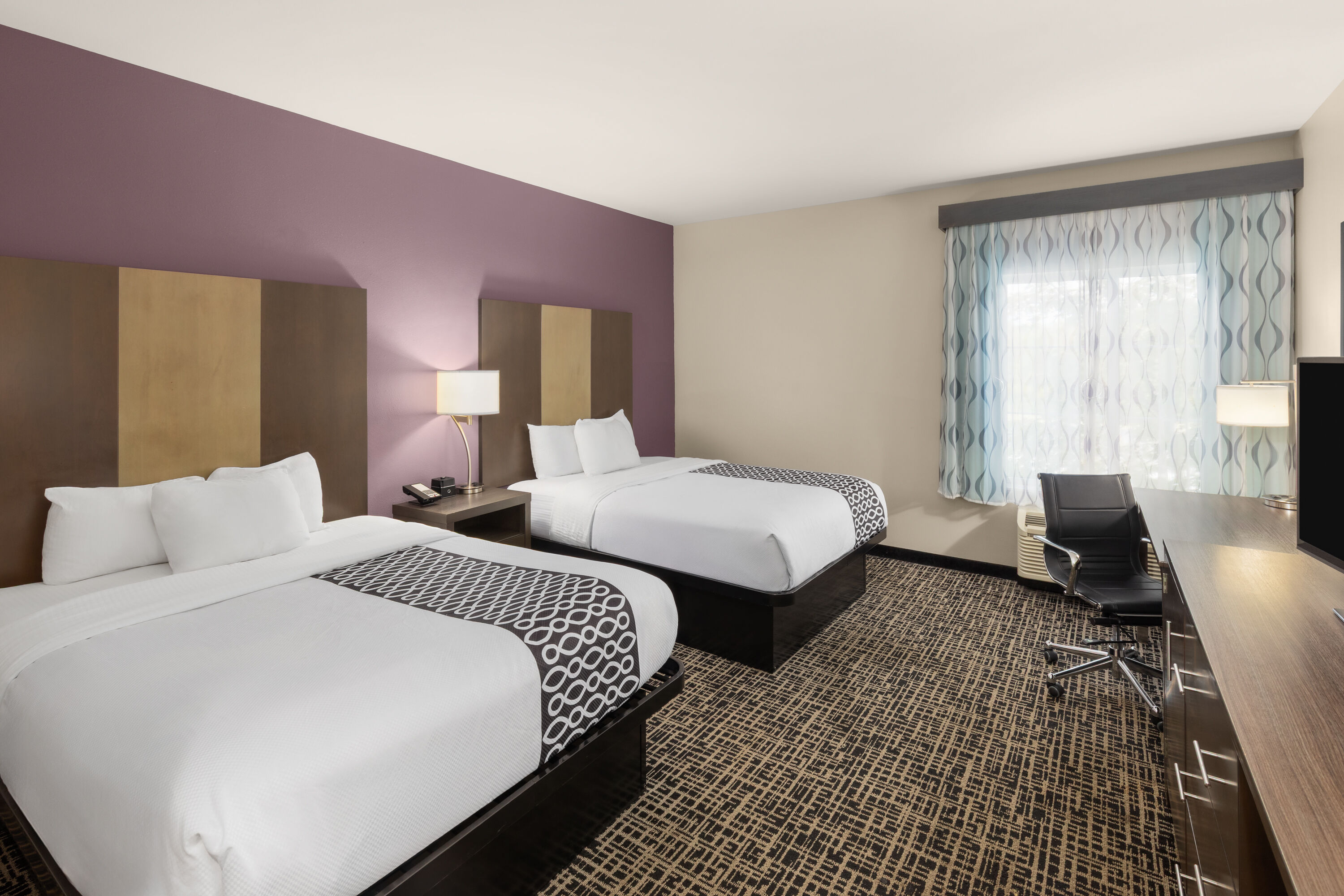 Guest room at the La Quinta Inn & Suites by Wyndham Chattanooga - Lookout Mtn in Chattanooga, Tennessee