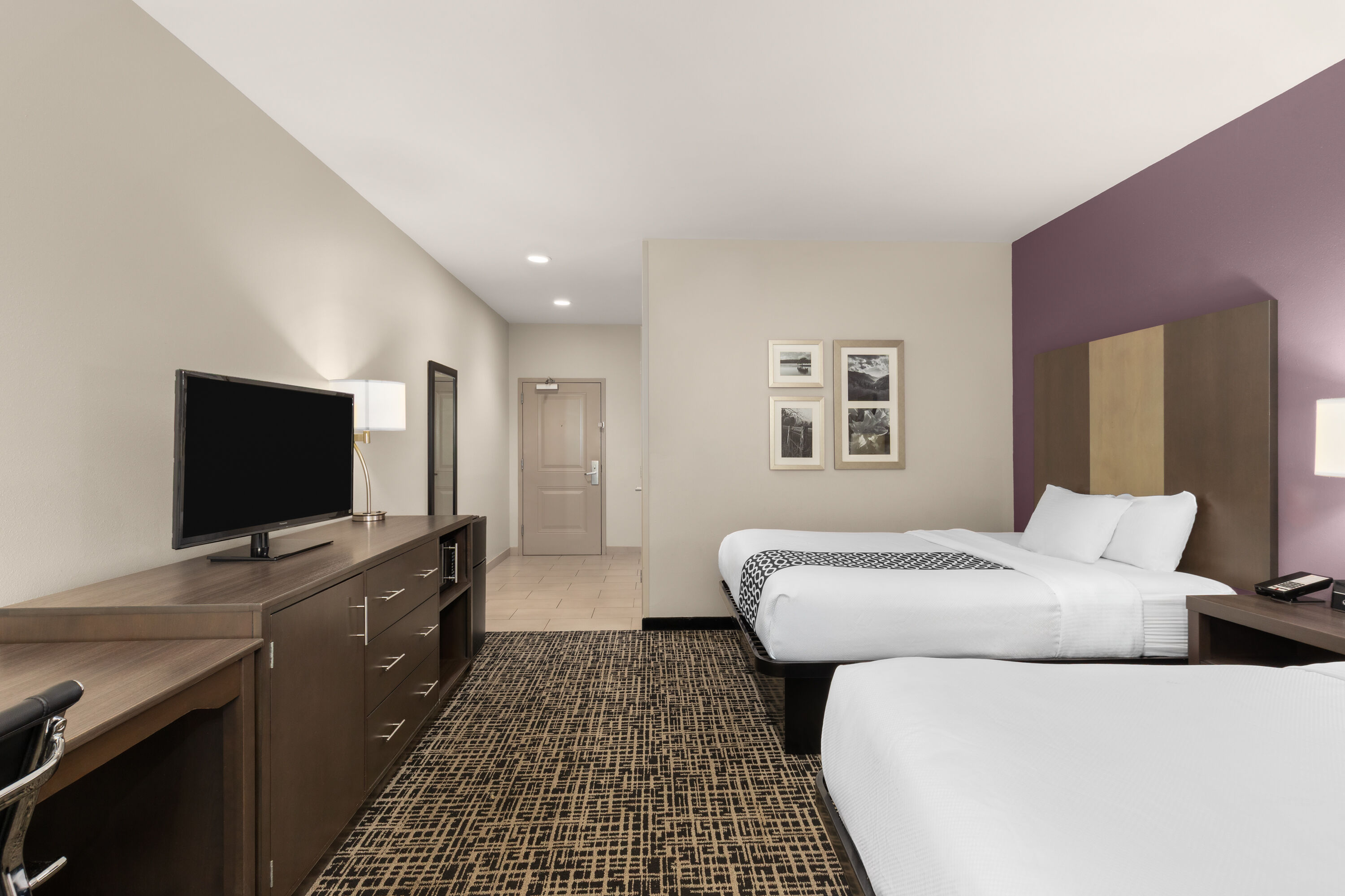 Guest room at the La Quinta Inn & Suites by Wyndham Chattanooga - Lookout Mtn in Chattanooga, Tennessee