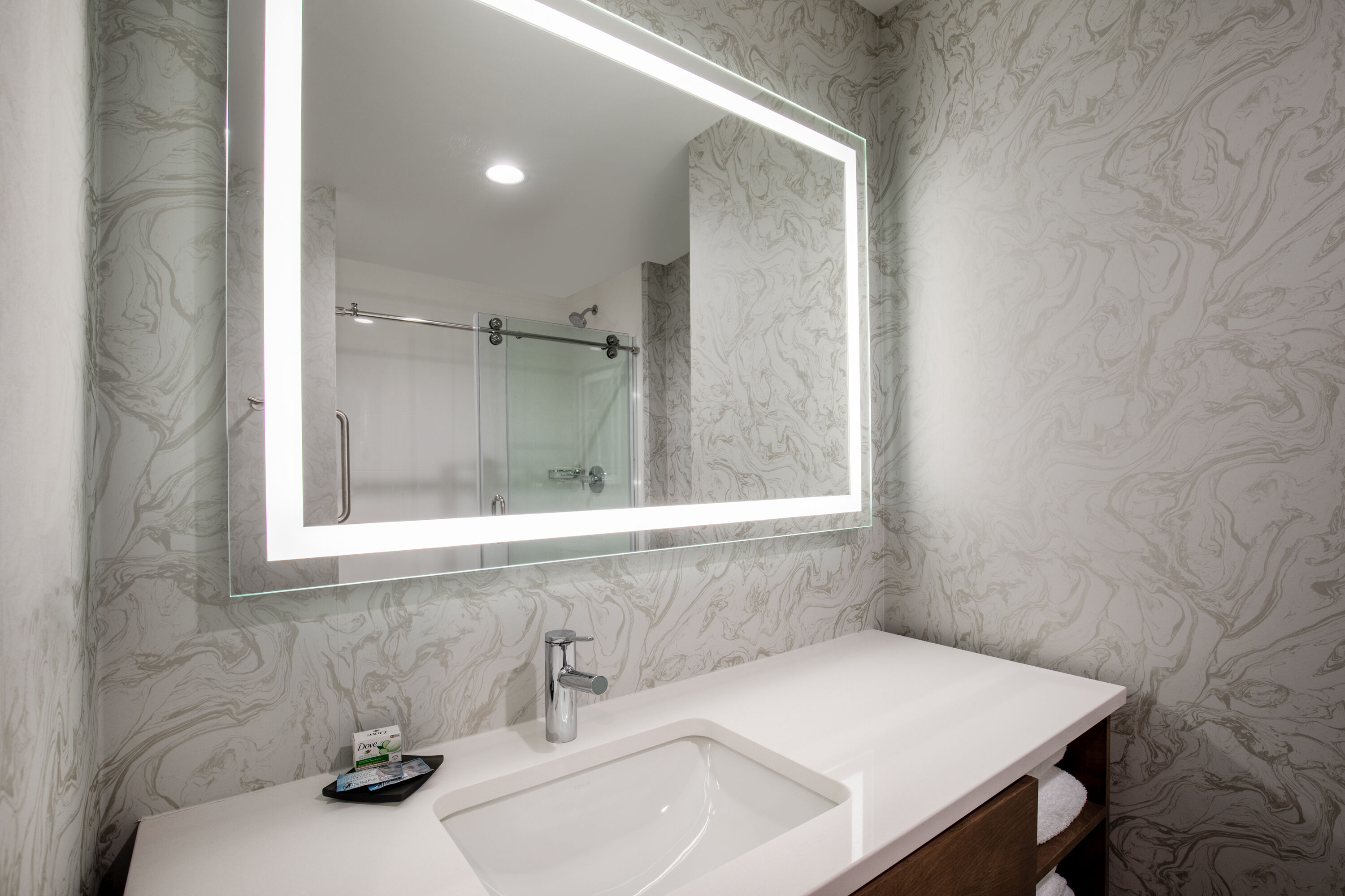 Guest room bath at the La Quinta Inn & Suites by Wyndham Chattanooga Downtown/South in Chattanooga, Tennessee