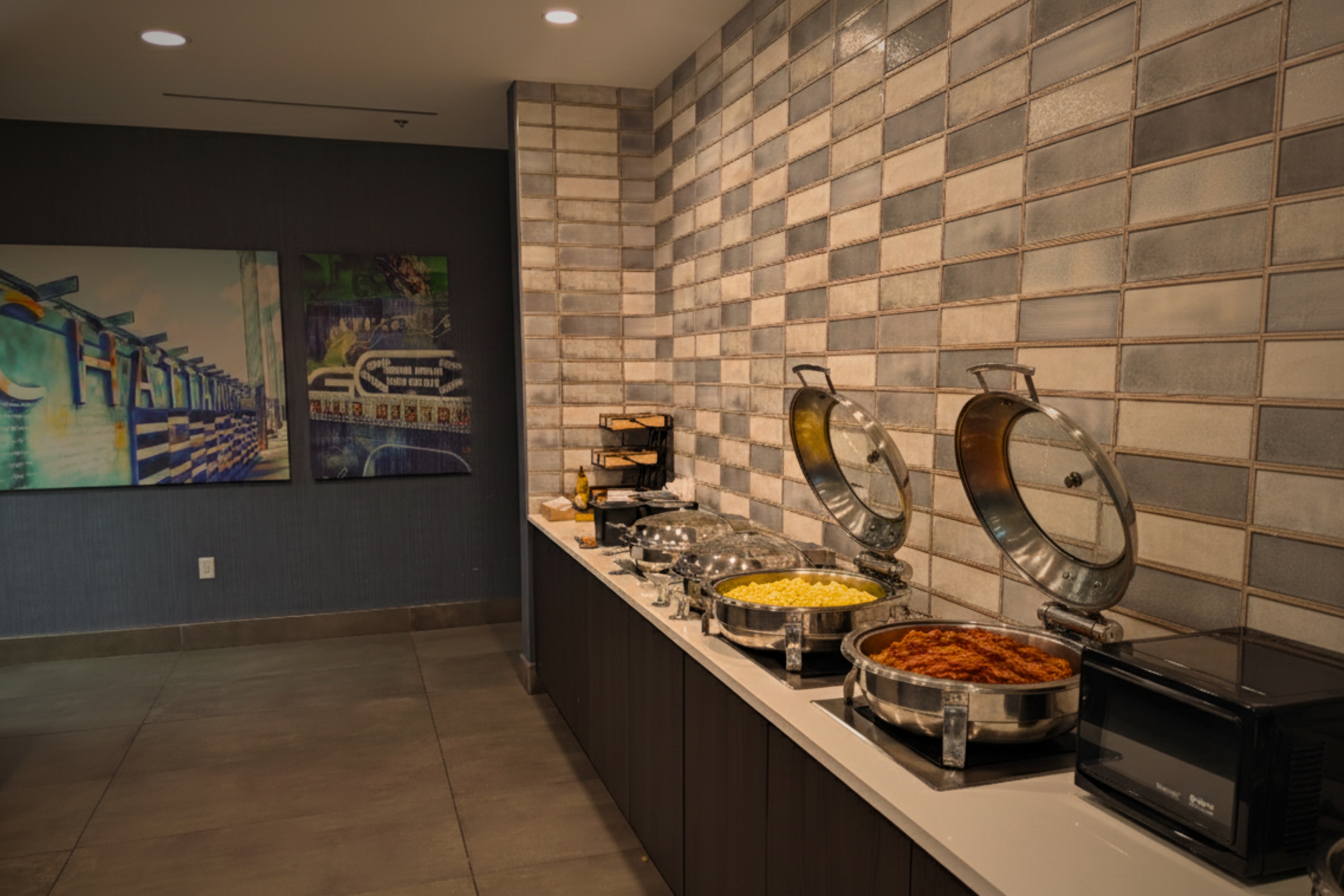 La Quinta Inn & Suites by Wyndham Chattanooga Downtown/South restaurant in Chattanooga, Tennessee