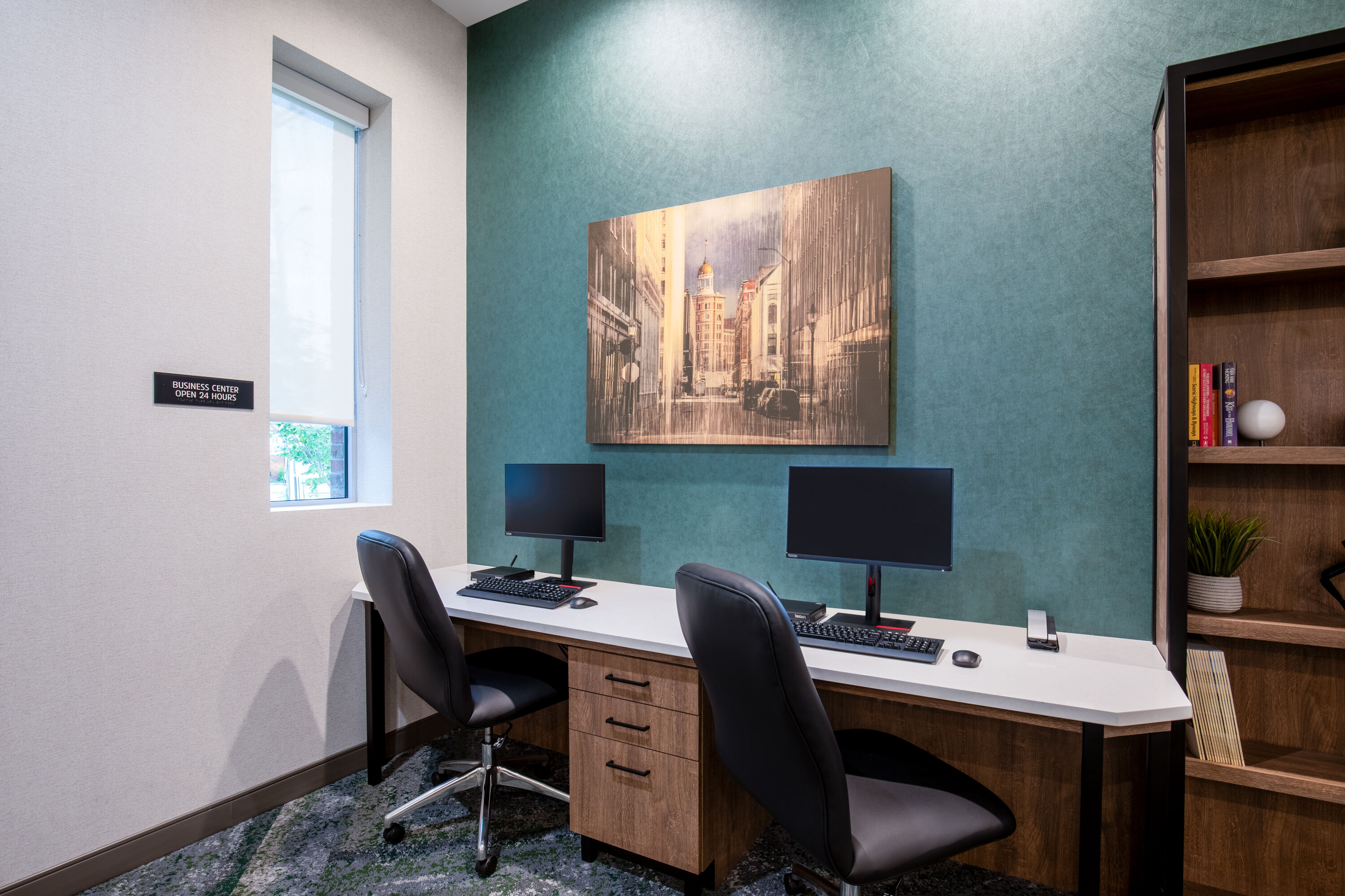 La Quinta Inn & Suites by Wyndham Chattanooga Downtown/South business center in Chattanooga, Tennessee