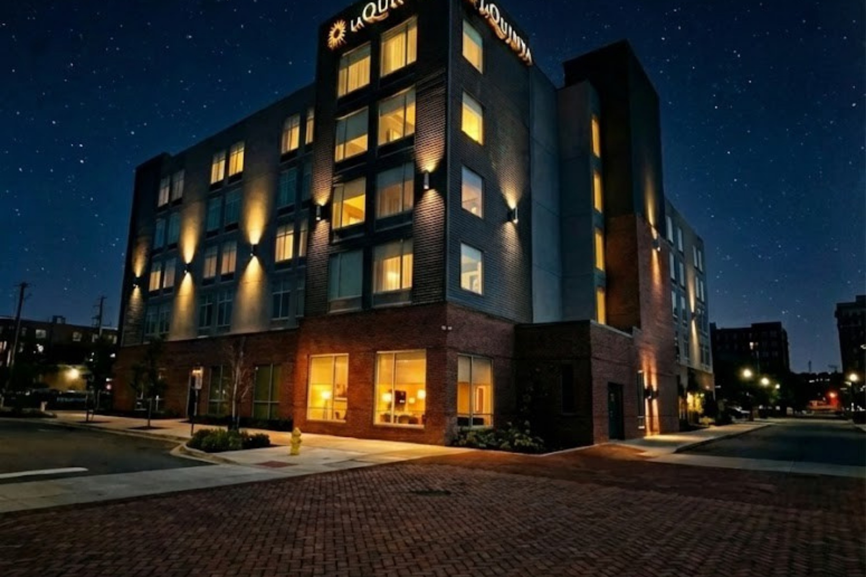 Exterior of La Quinta Inn & Suites by Wyndham Chattanooga Downtown/South hotel in Chattanooga, Tennessee