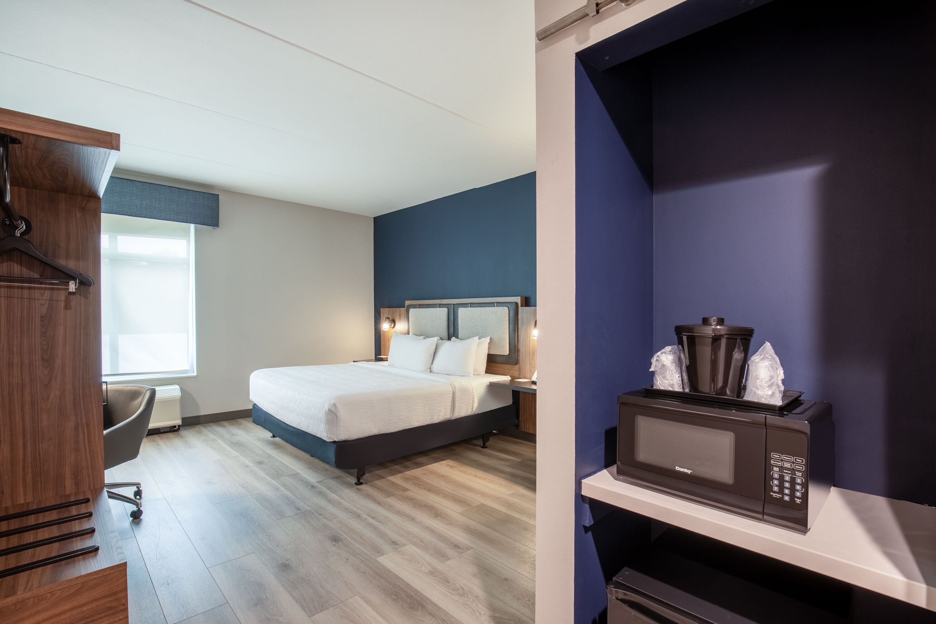 Guest room at the La Quinta Inn & Suites by Wyndham Chattanooga Downtown/South in Chattanooga, Tennessee