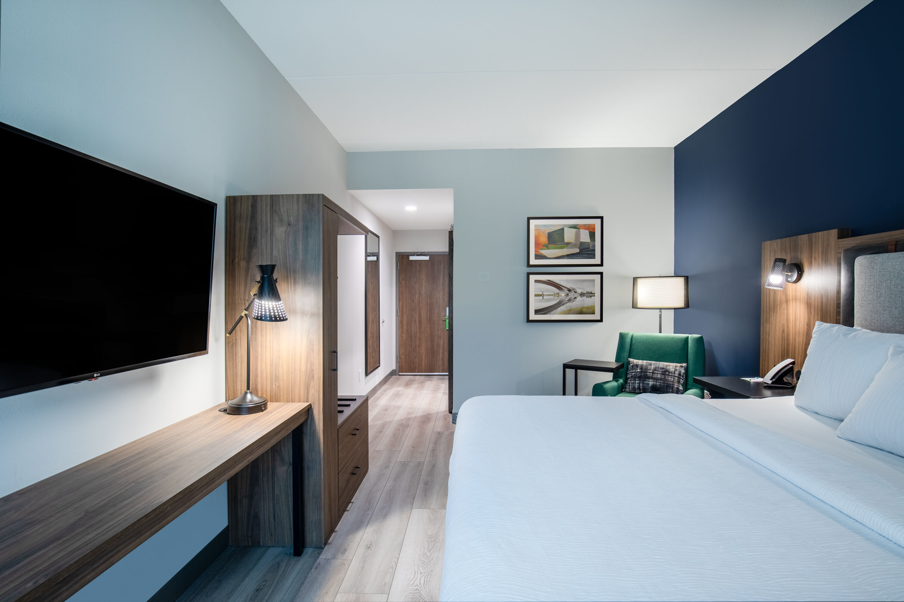 Guest room at the La Quinta Inn & Suites by Wyndham Chattanooga Downtown/South in Chattanooga, Tennessee