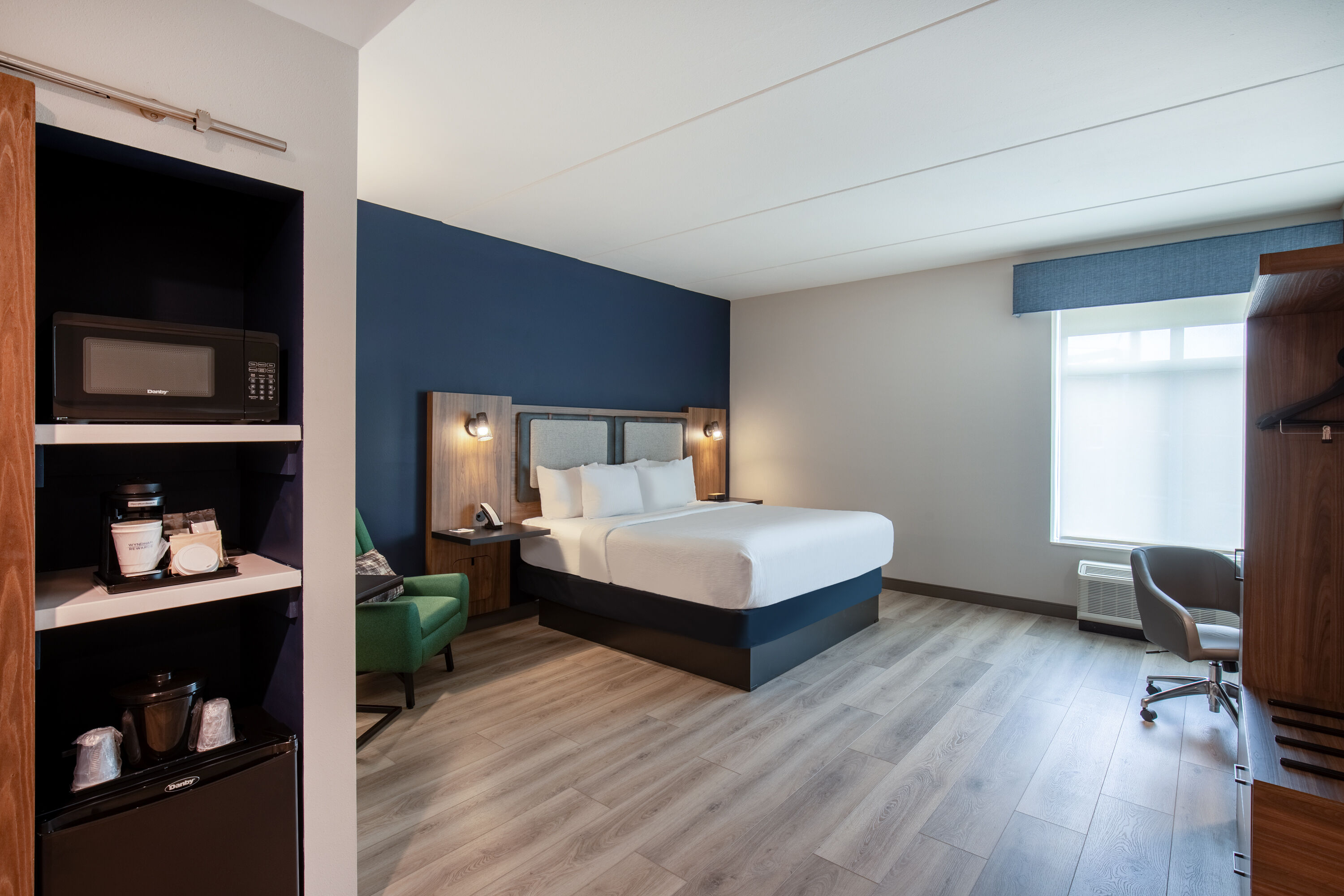 Guest room at the La Quinta Inn & Suites by Wyndham Chattanooga Downtown/South in Chattanooga, Tennessee