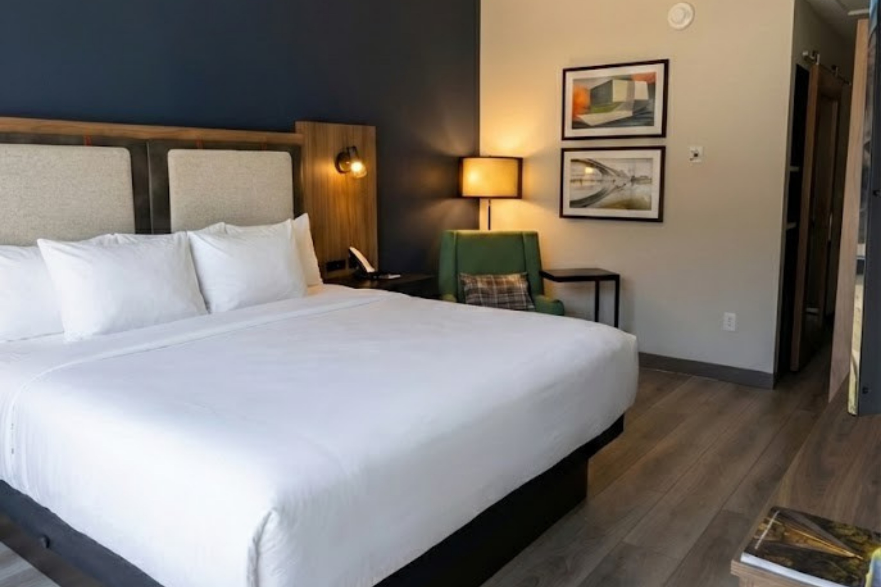 Guest room at the La Quinta Inn & Suites by Wyndham Chattanooga Downtown/South in Chattanooga, Tennessee