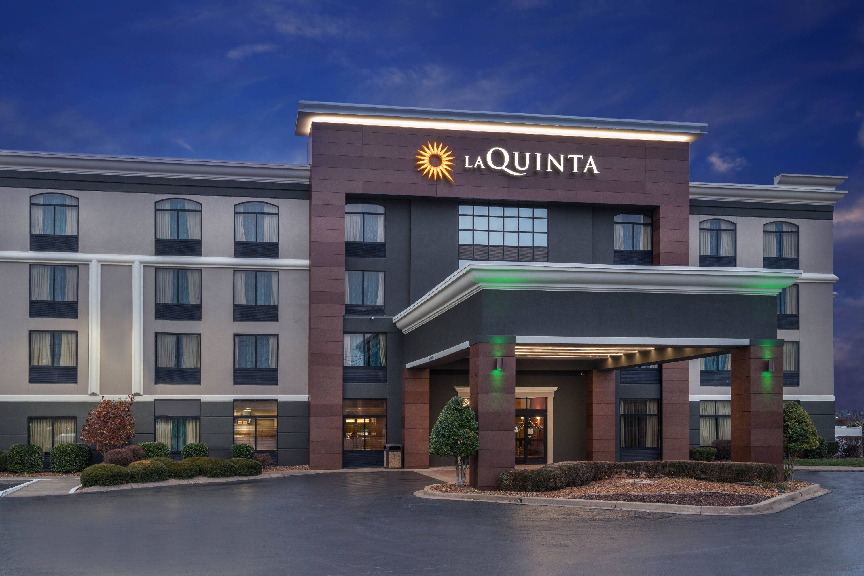 La Quinta Inn & Suites by Wyndham Clarksville Clarksville, TN Hotels