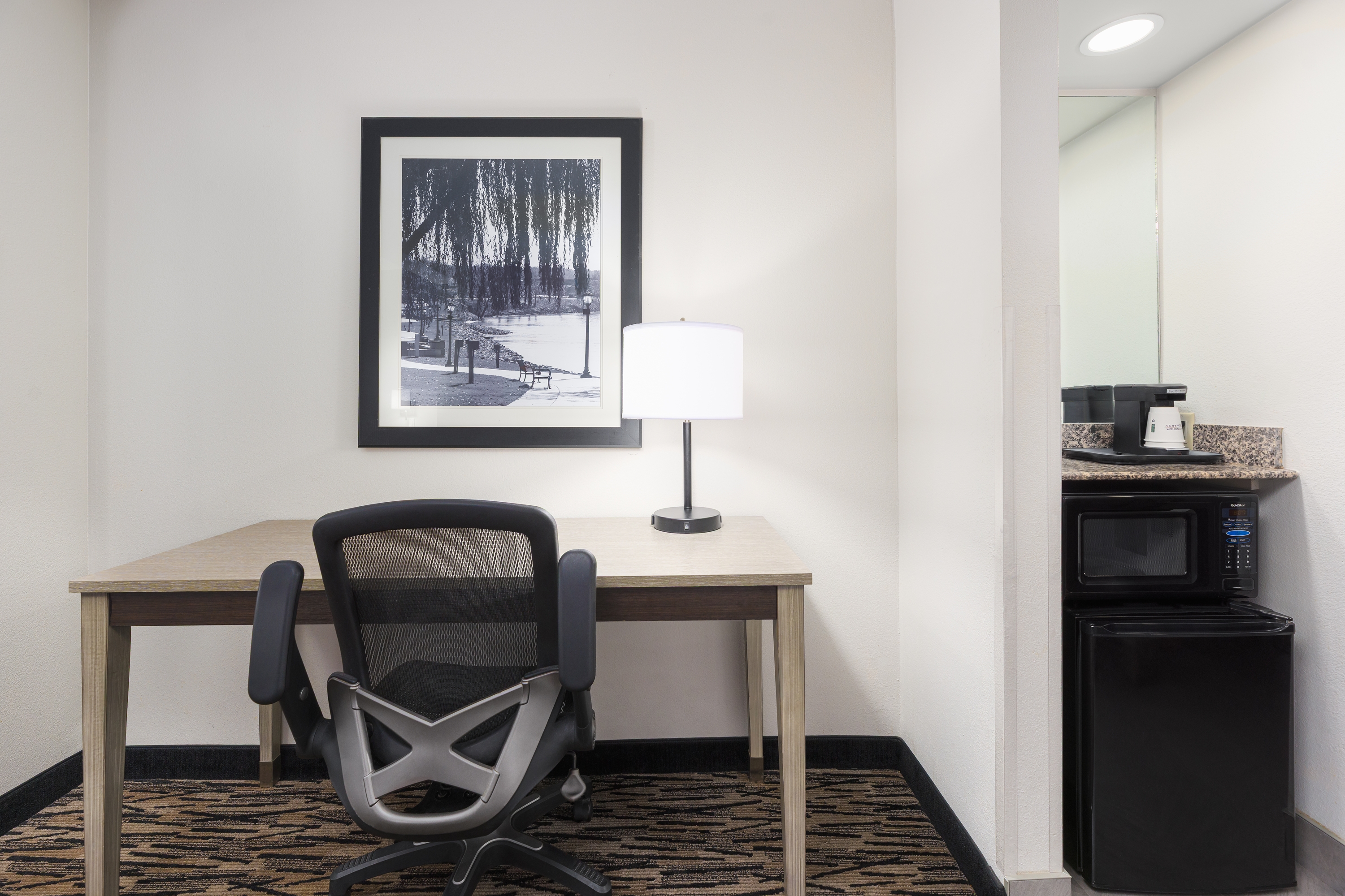 Guest room feature at the La Quinta Inn & Suites by Wyndham Clarksville in Clarksville, Tennessee