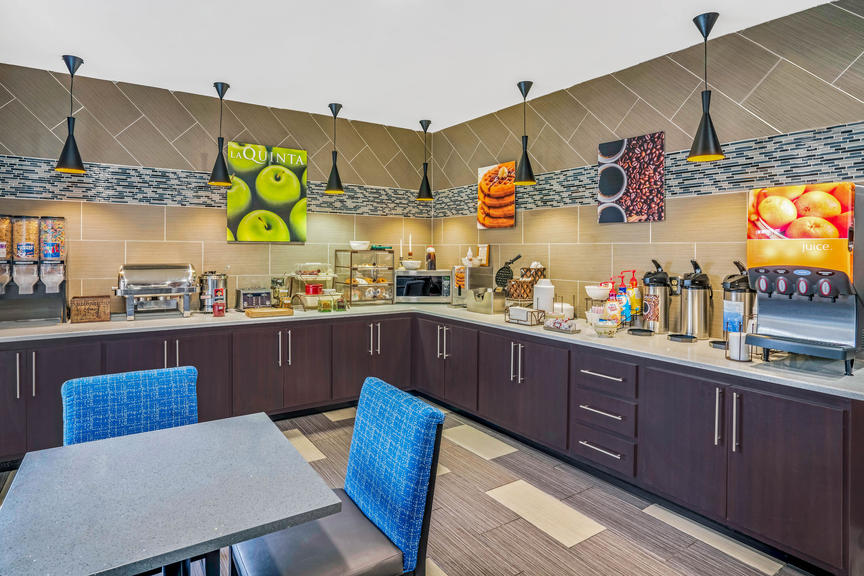 La Quinta Inn & Suites by Wyndham Cookeville | Cookeville, TN Hotels