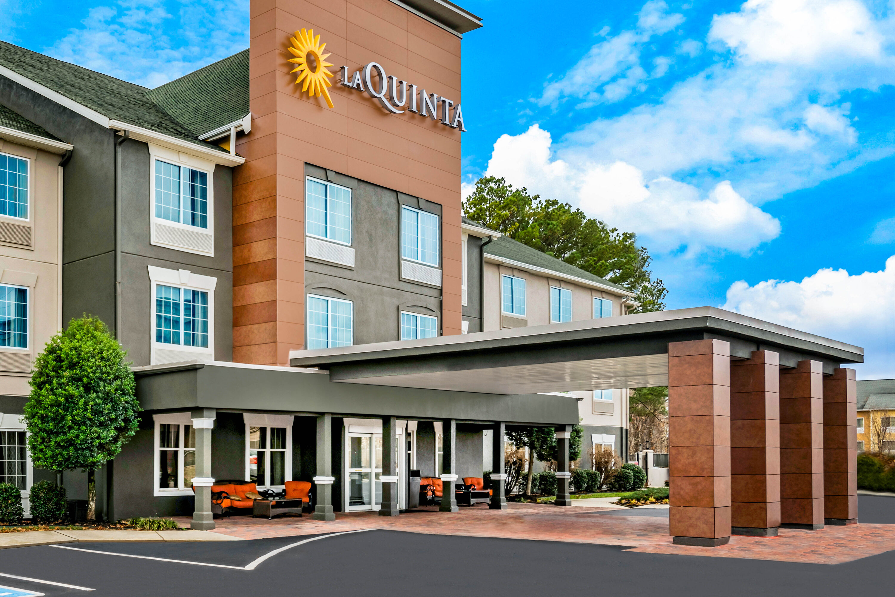 Exterior Day Image of La Quinta Inn & Suites by Wyndham Cookeville hotel in Cookeville, Tennessee
