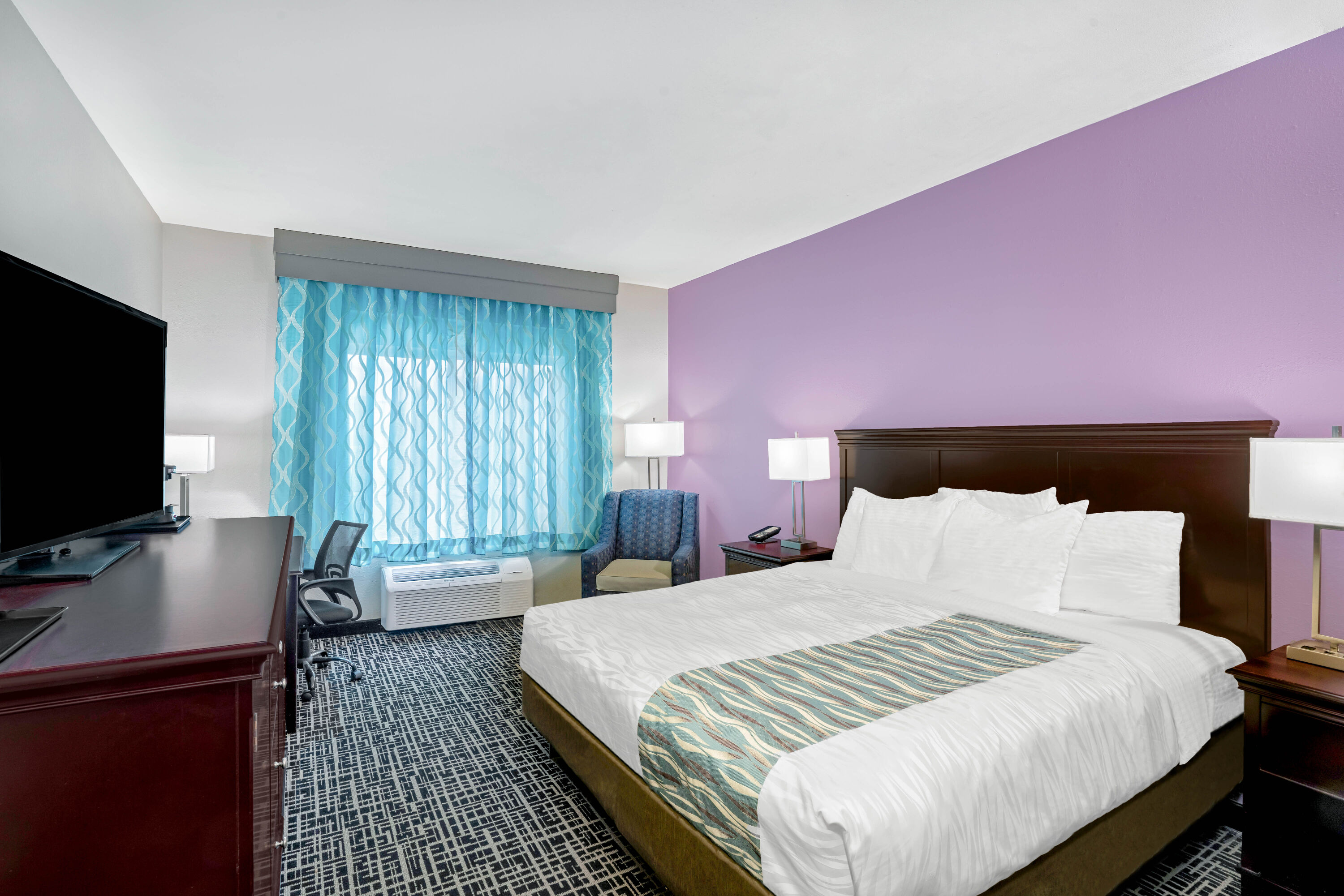 Guest room at the La Quinta Inn & Suites by Wyndham Cookeville in Cookeville, Tennessee