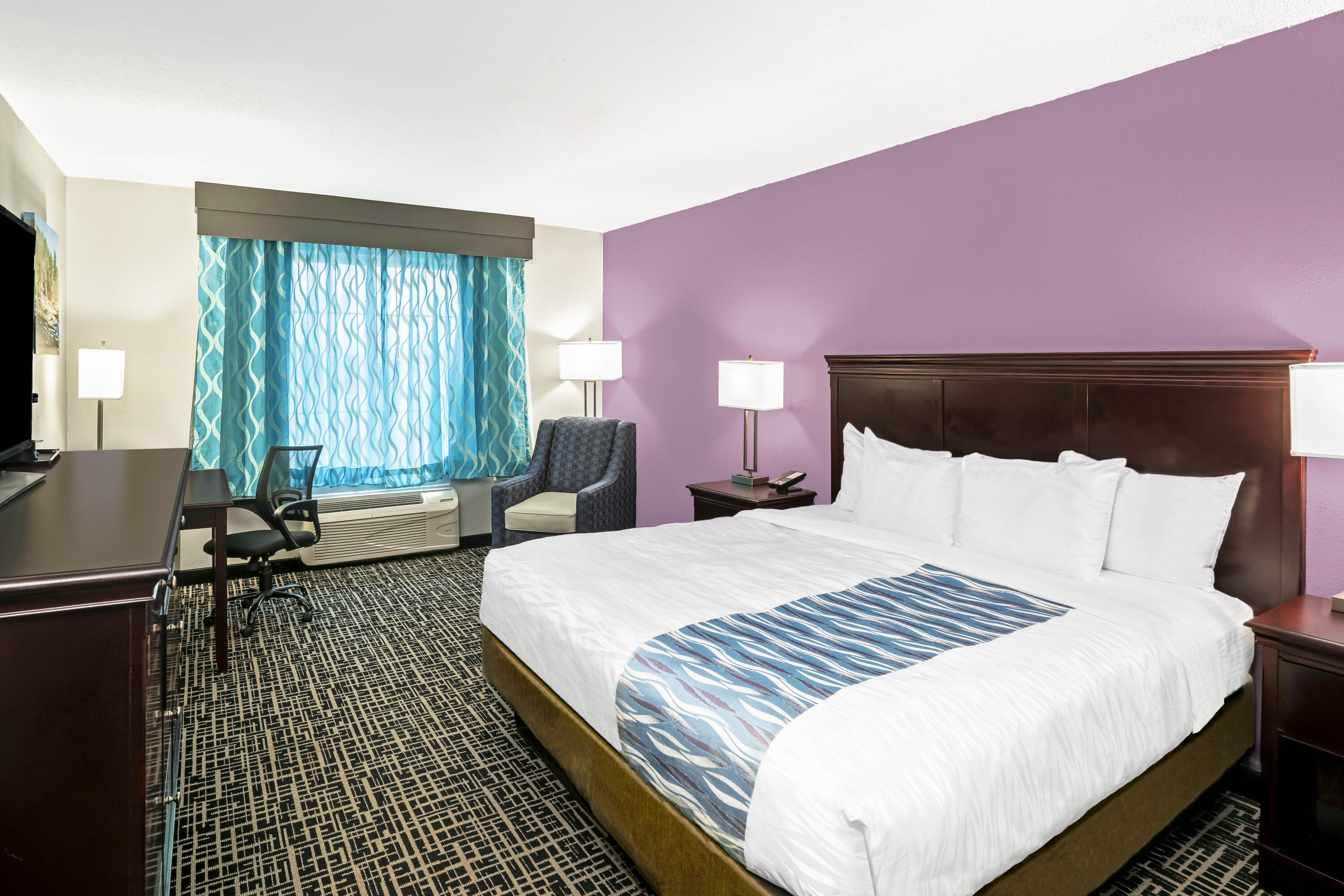 Guest room at the La Quinta Inn & Suites by Wyndham Cookeville in Cookeville, Tennessee