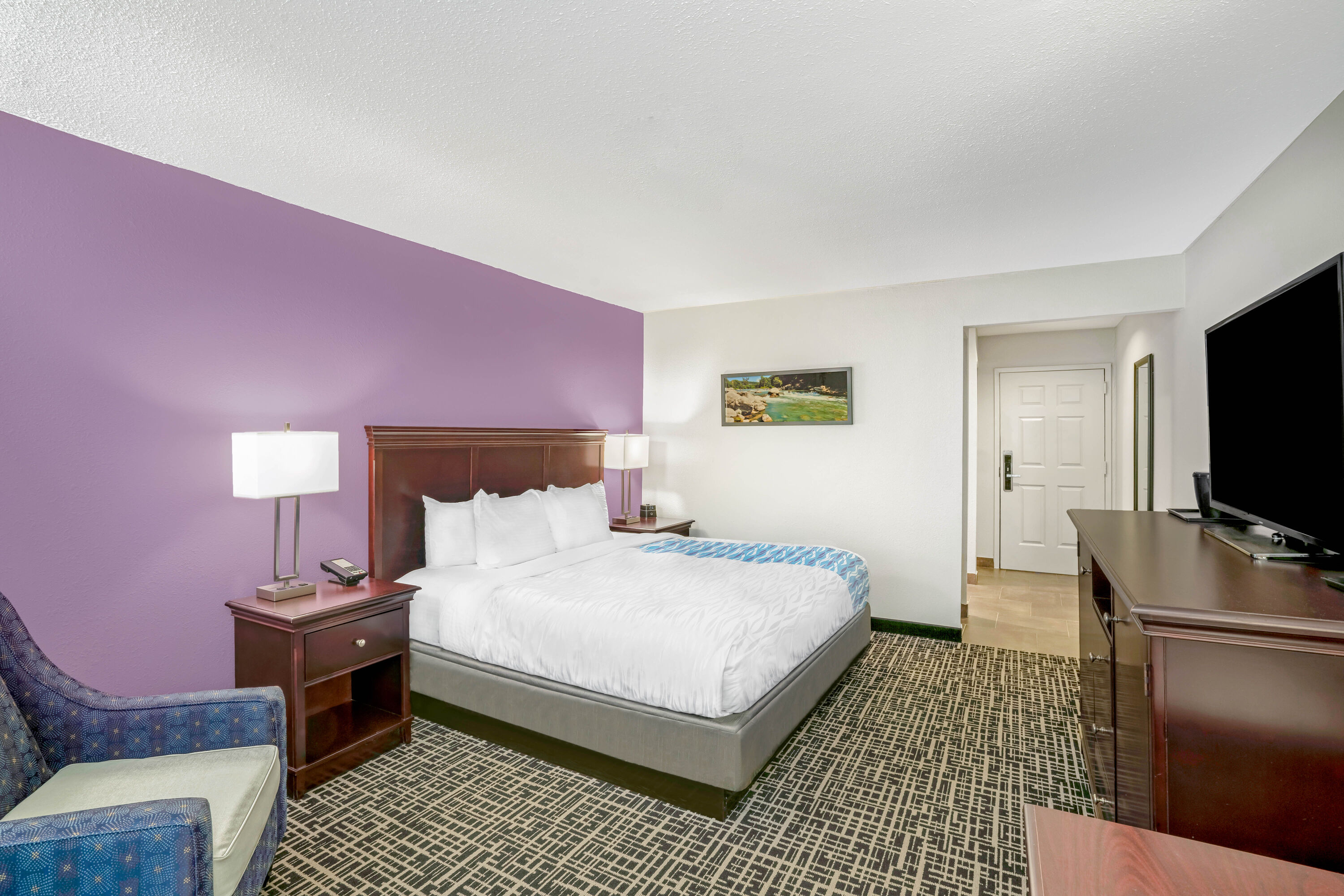 Guest room at the La Quinta Inn & Suites by Wyndham Cookeville in Cookeville, Tennessee