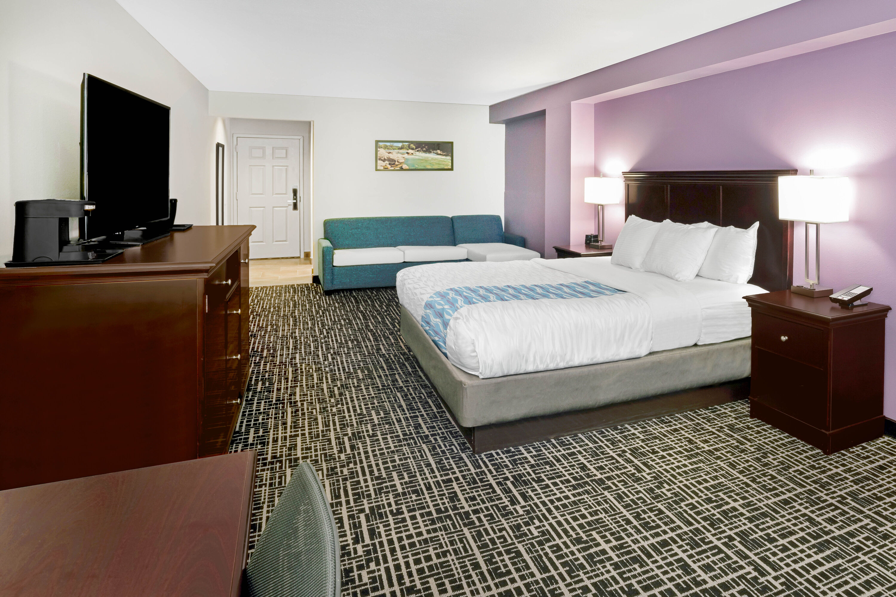 Guest room at the La Quinta Inn & Suites by Wyndham Cookeville in Cookeville, Tennessee
