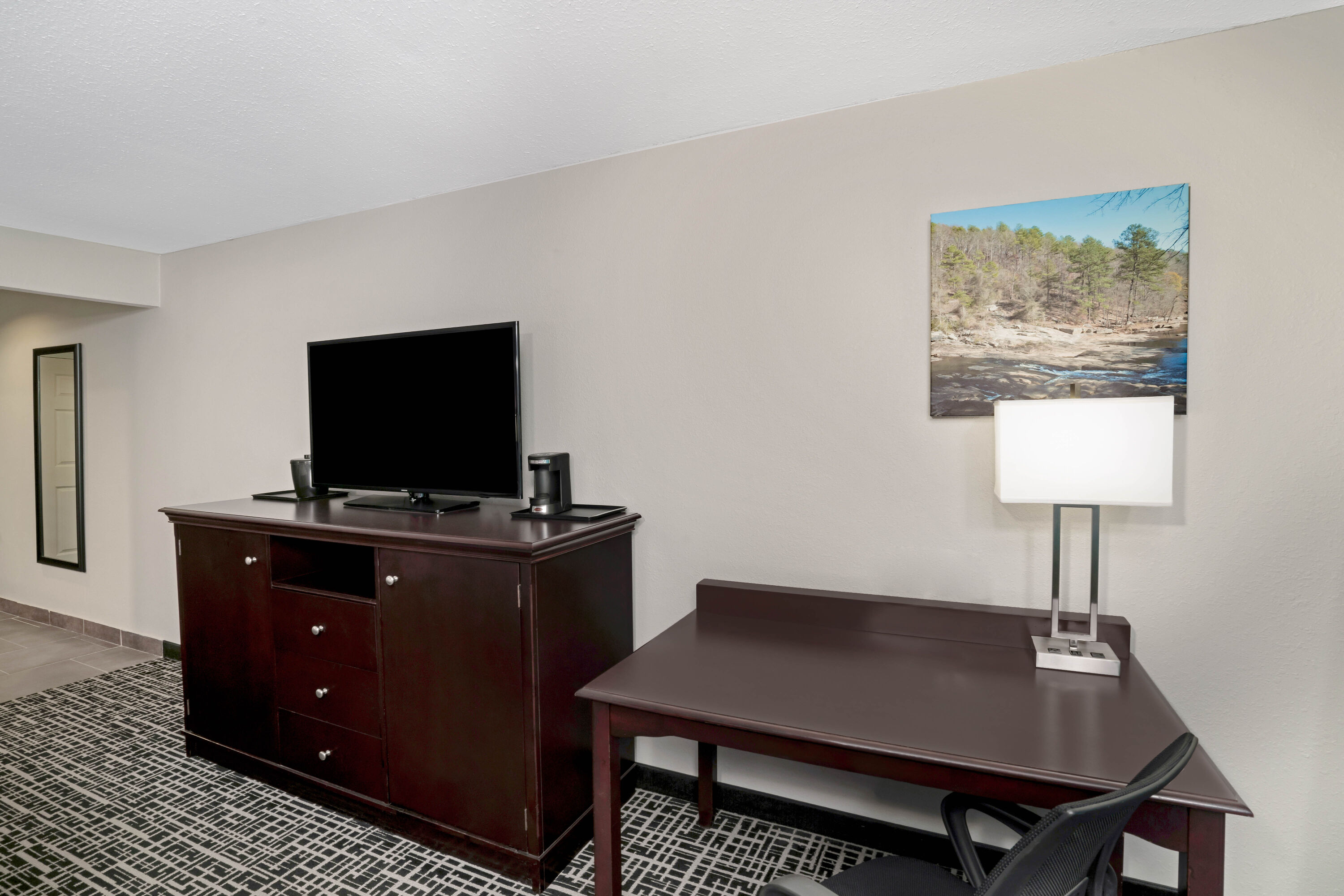 Guest room feature at the La Quinta Inn & Suites by Wyndham Cookeville in Cookeville, Tennessee