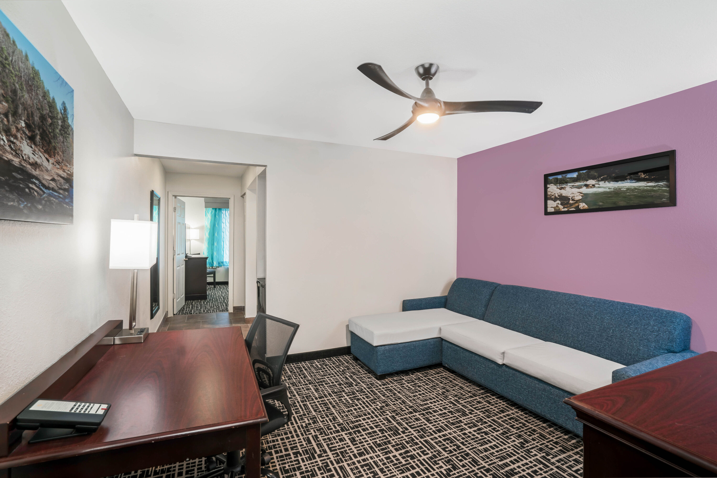 La Quinta Inn & Suites by Wyndham Cookeville suite in Cookeville, Tennessee