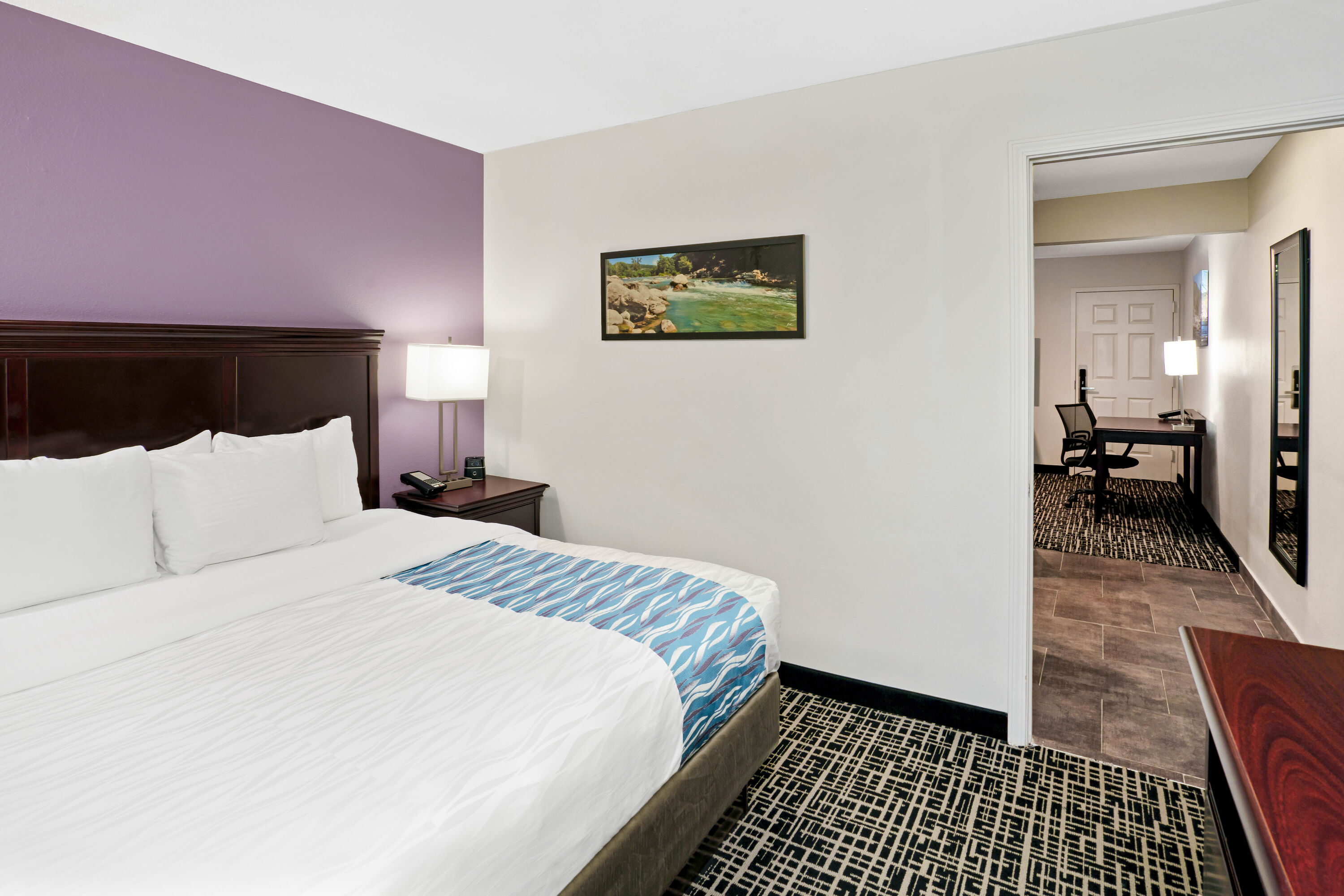 La Quinta Inn & Suites by Wyndham Cookeville suite in Cookeville, Tennessee