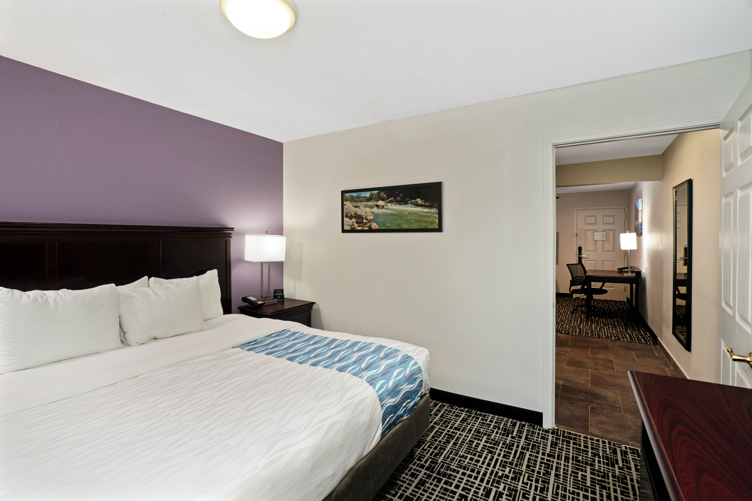 La Quinta Inn & Suites by Wyndham Cookeville suite in Cookeville, Tennessee