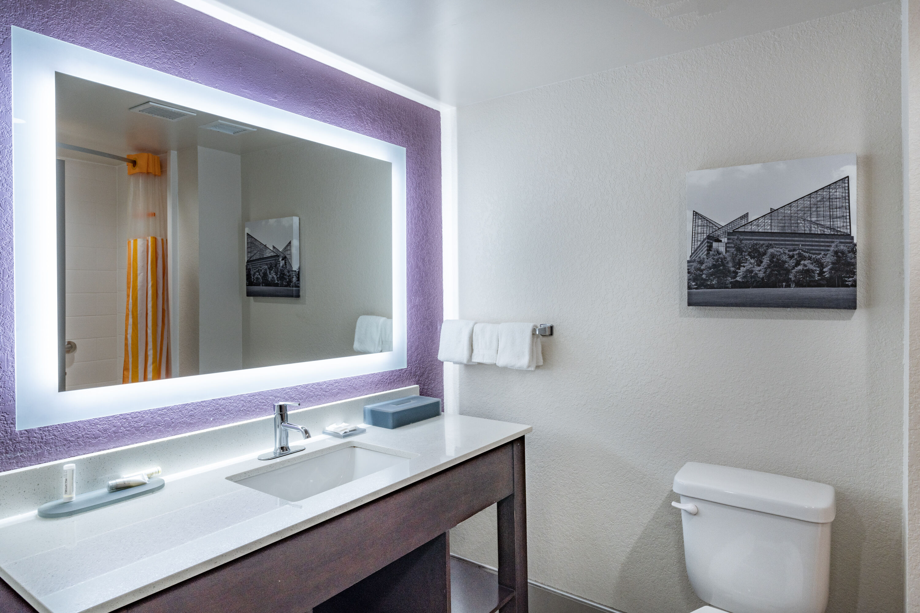 Guest room bath at the La Quinta Inn & Suites by Wyndham Chattanooga - East Ridge in East Ridge, Tennessee