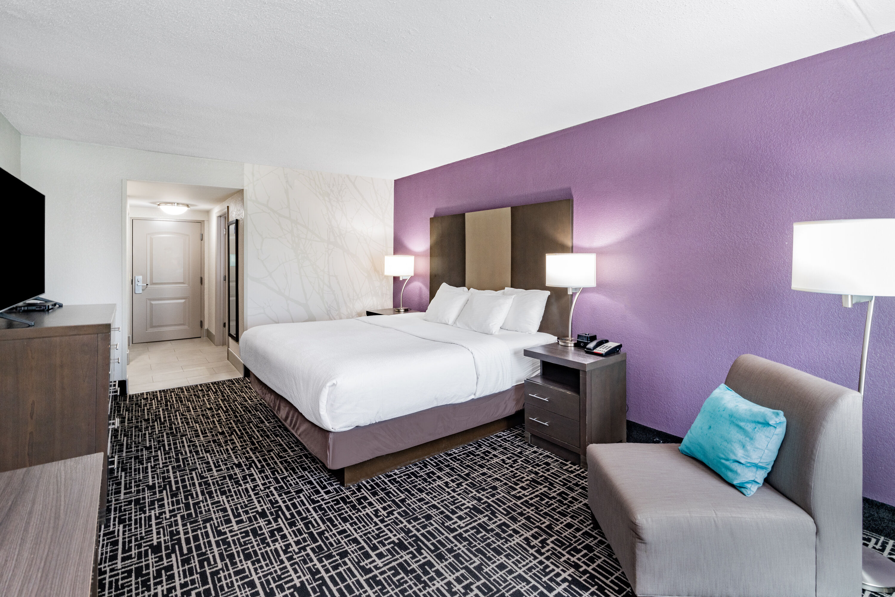 Guest room at the La Quinta Inn & Suites by Wyndham Chattanooga - East Ridge in East Ridge, Tennessee