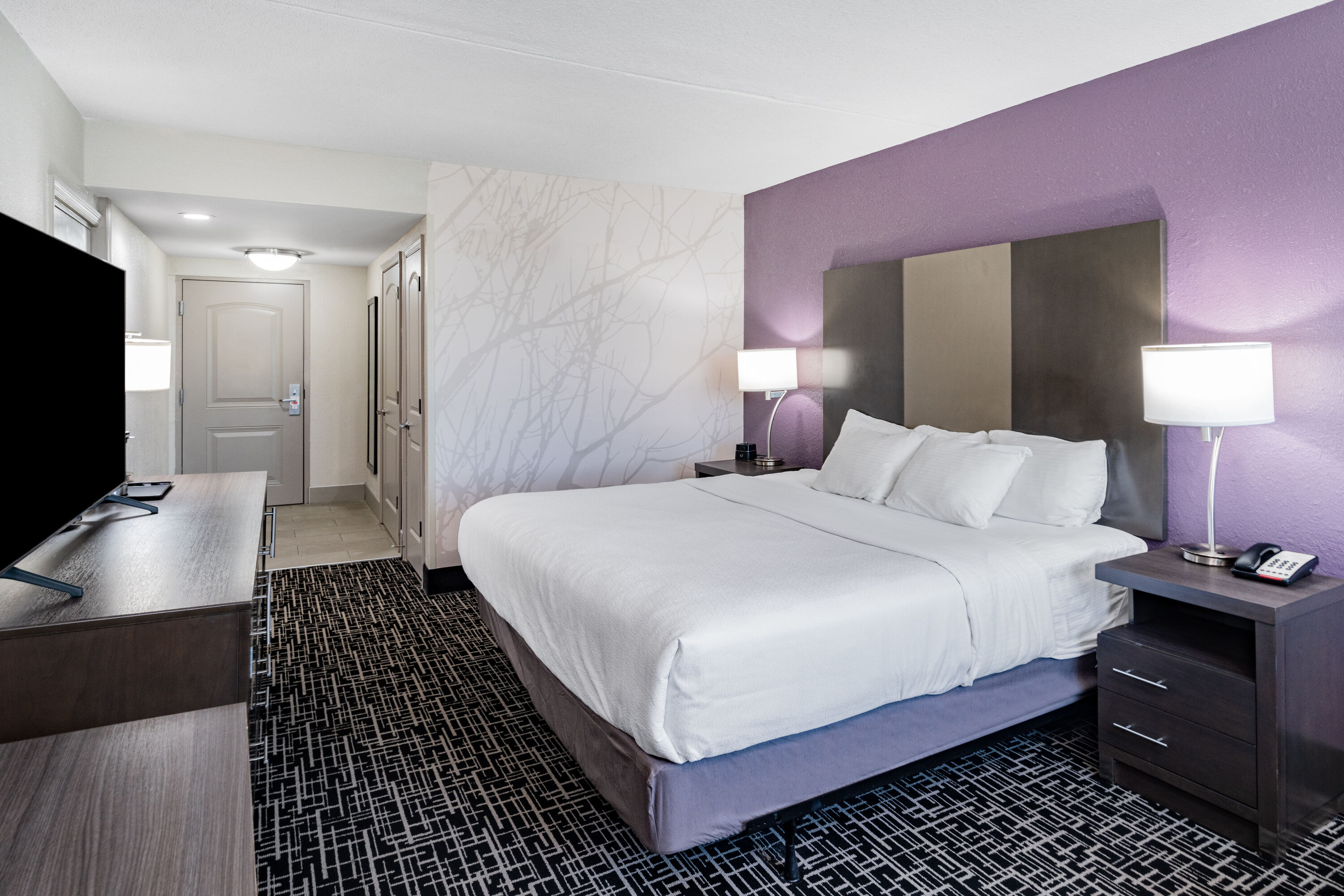 Guest room at the La Quinta Inn & Suites by Wyndham Chattanooga - East Ridge in East Ridge, Tennessee