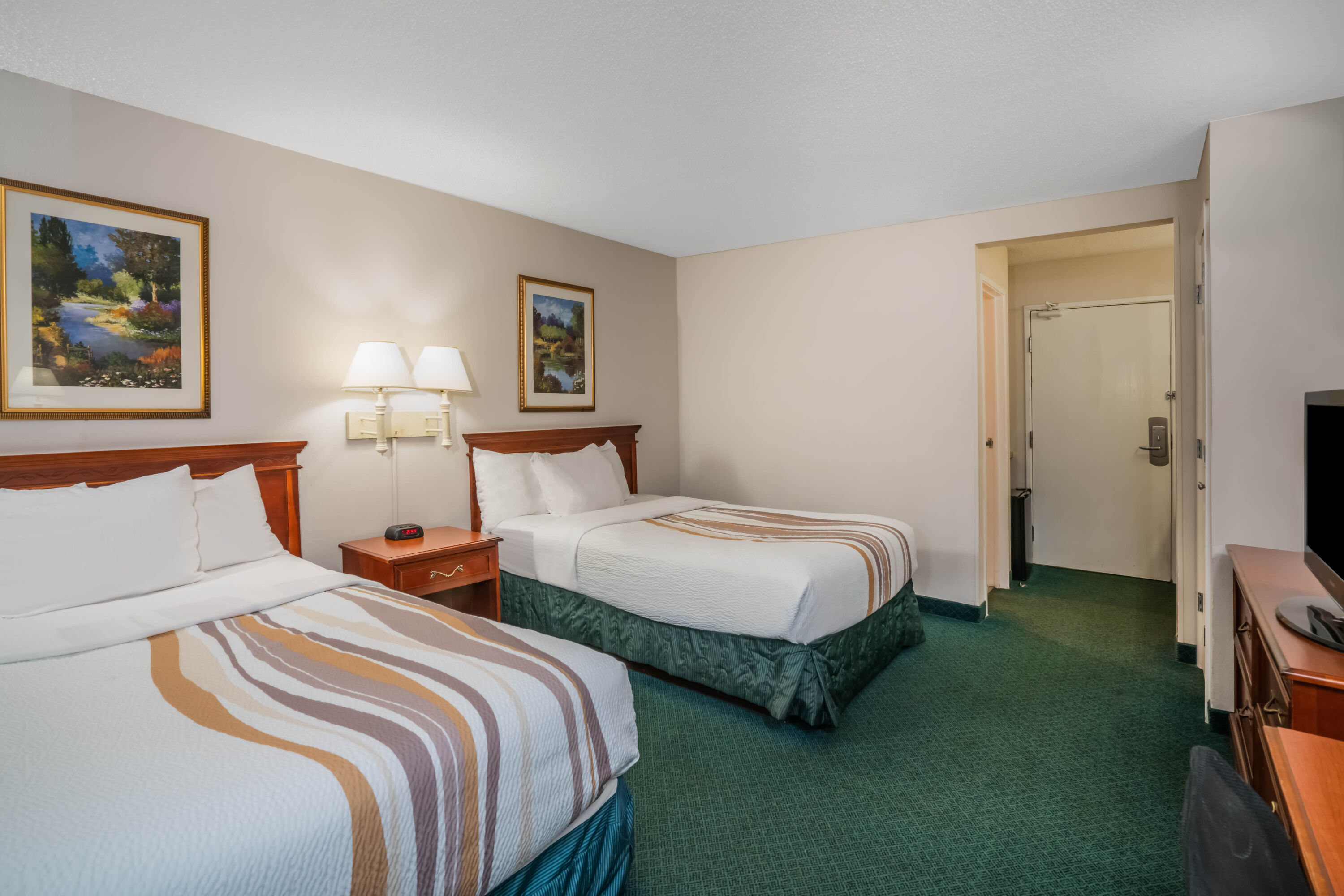 Guest room at the La Quinta Inn & Suites by Wyndham Nashville Franklin in Franklin, Tennessee