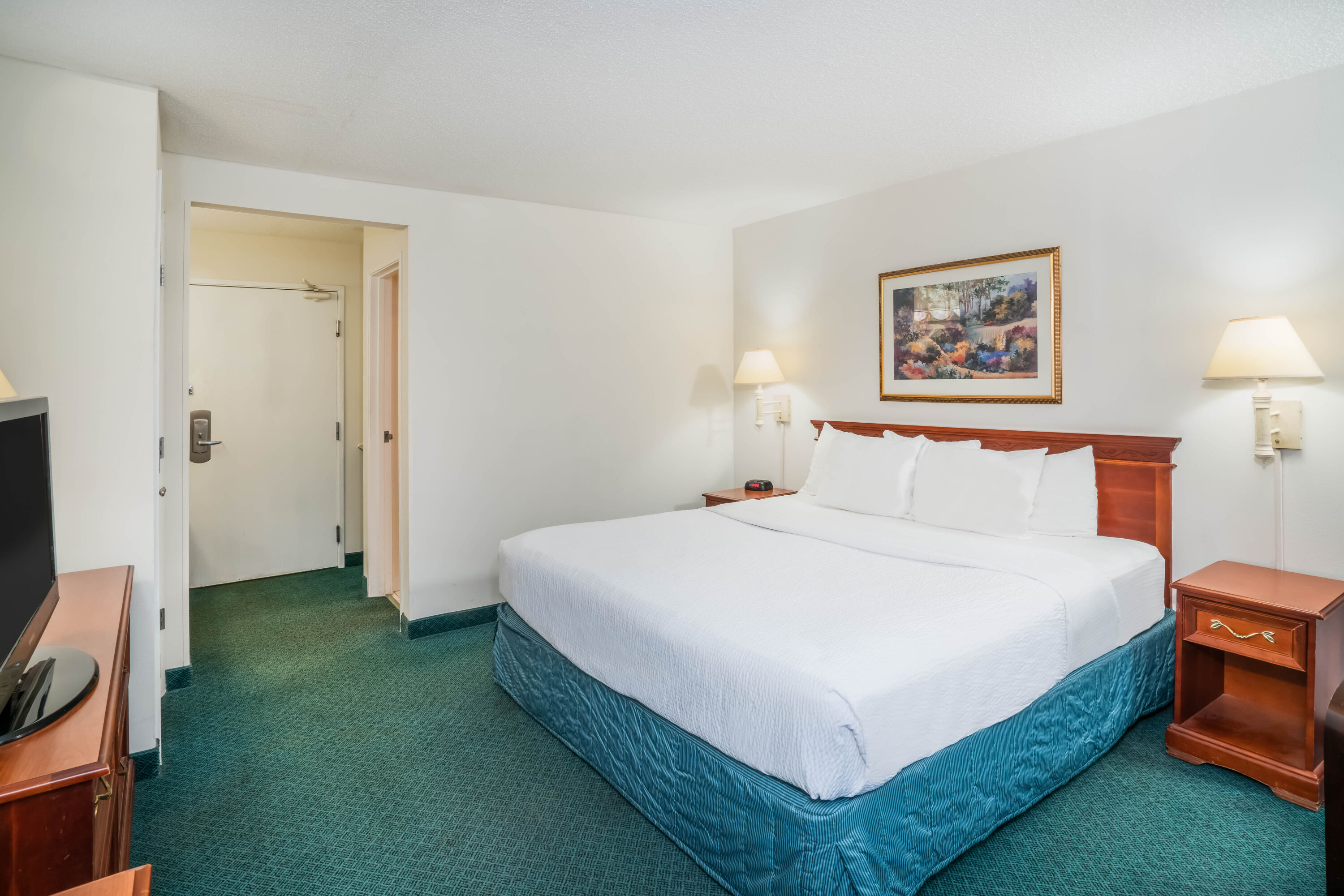 Guest room at the La Quinta Inn & Suites by Wyndham Nashville Franklin in Franklin, Tennessee