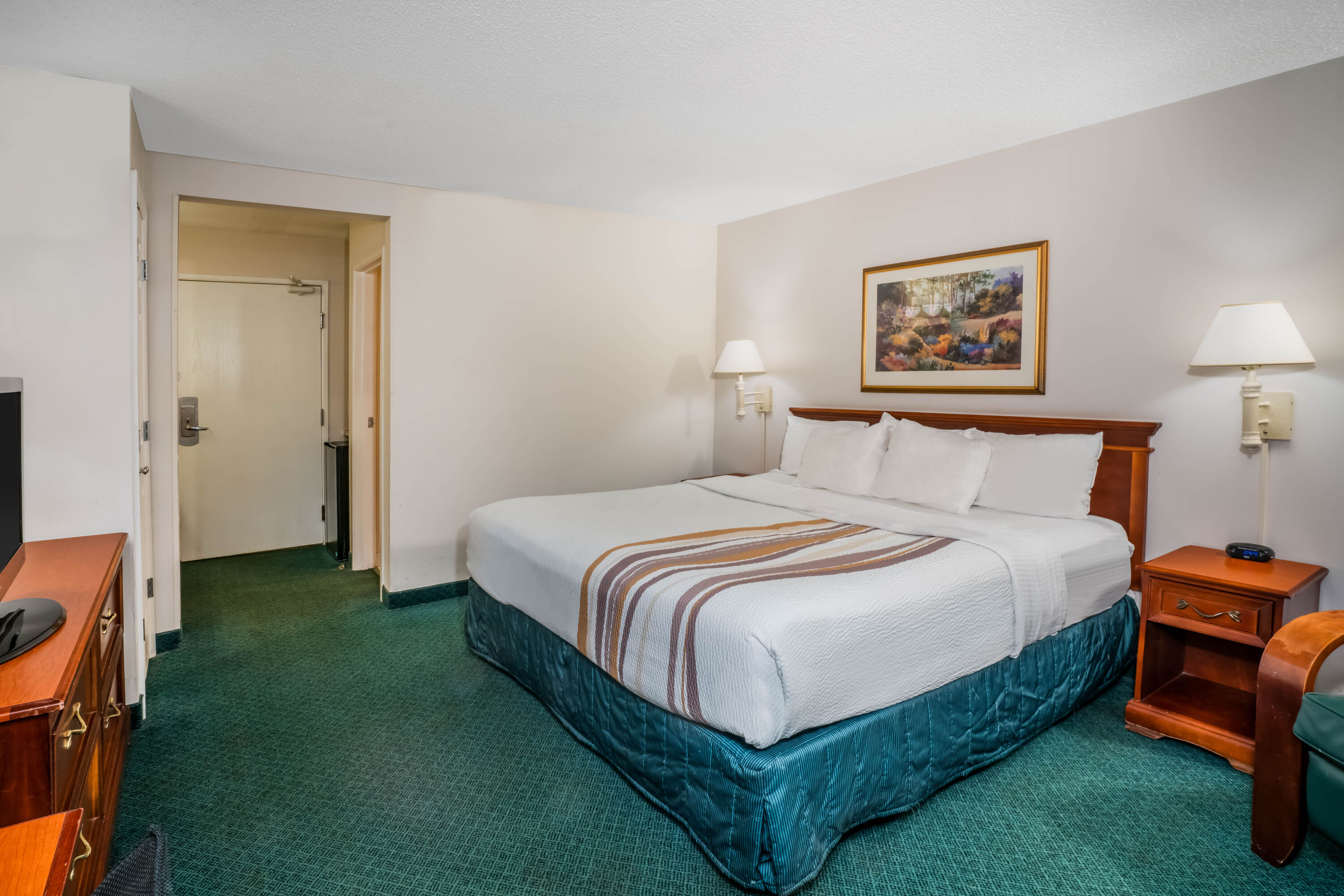 Guest room at the La Quinta Inn & Suites by Wyndham Nashville Franklin in Franklin, Tennessee
