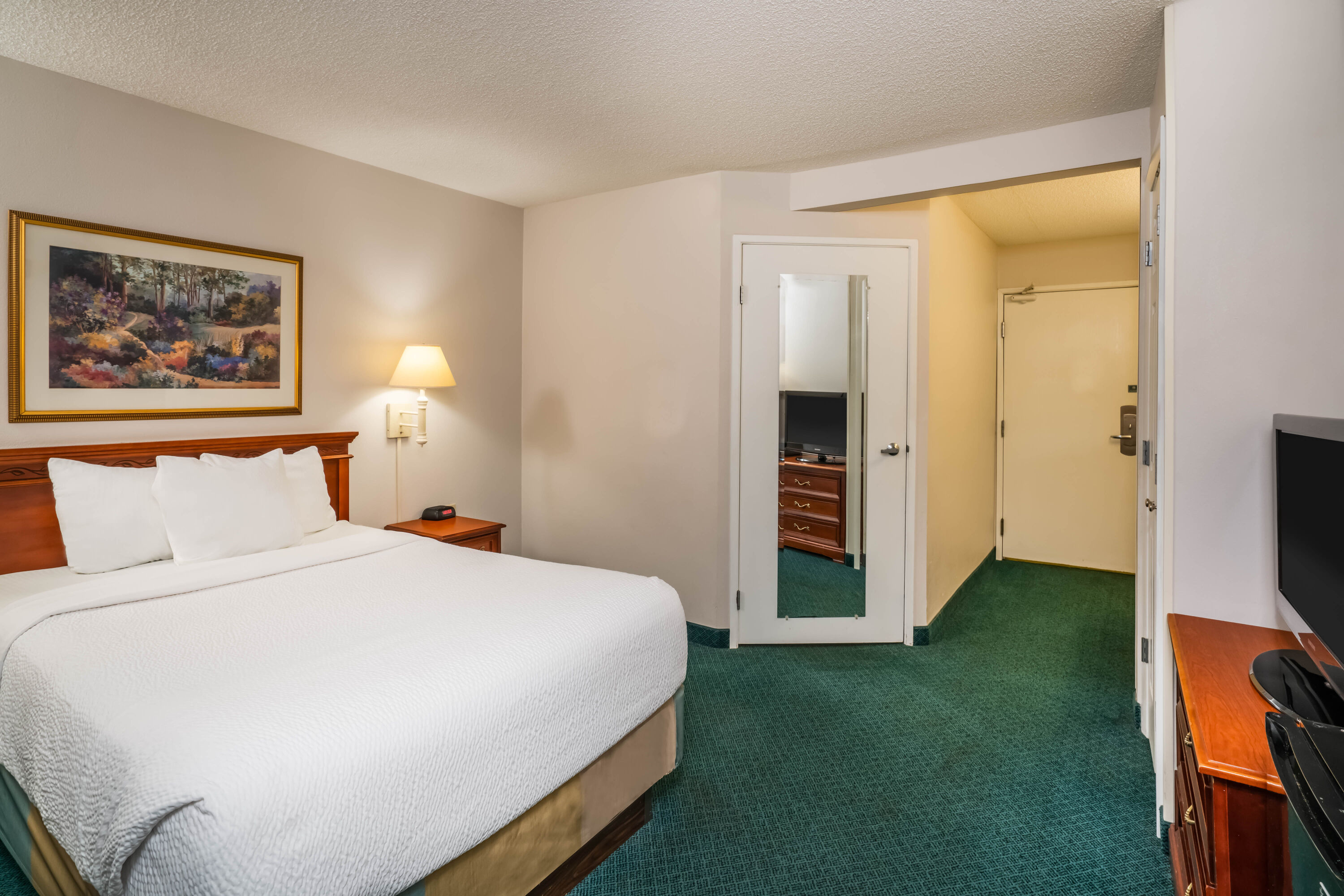 Guest room at the La Quinta Inn & Suites by Wyndham Nashville Franklin in Franklin, Tennessee