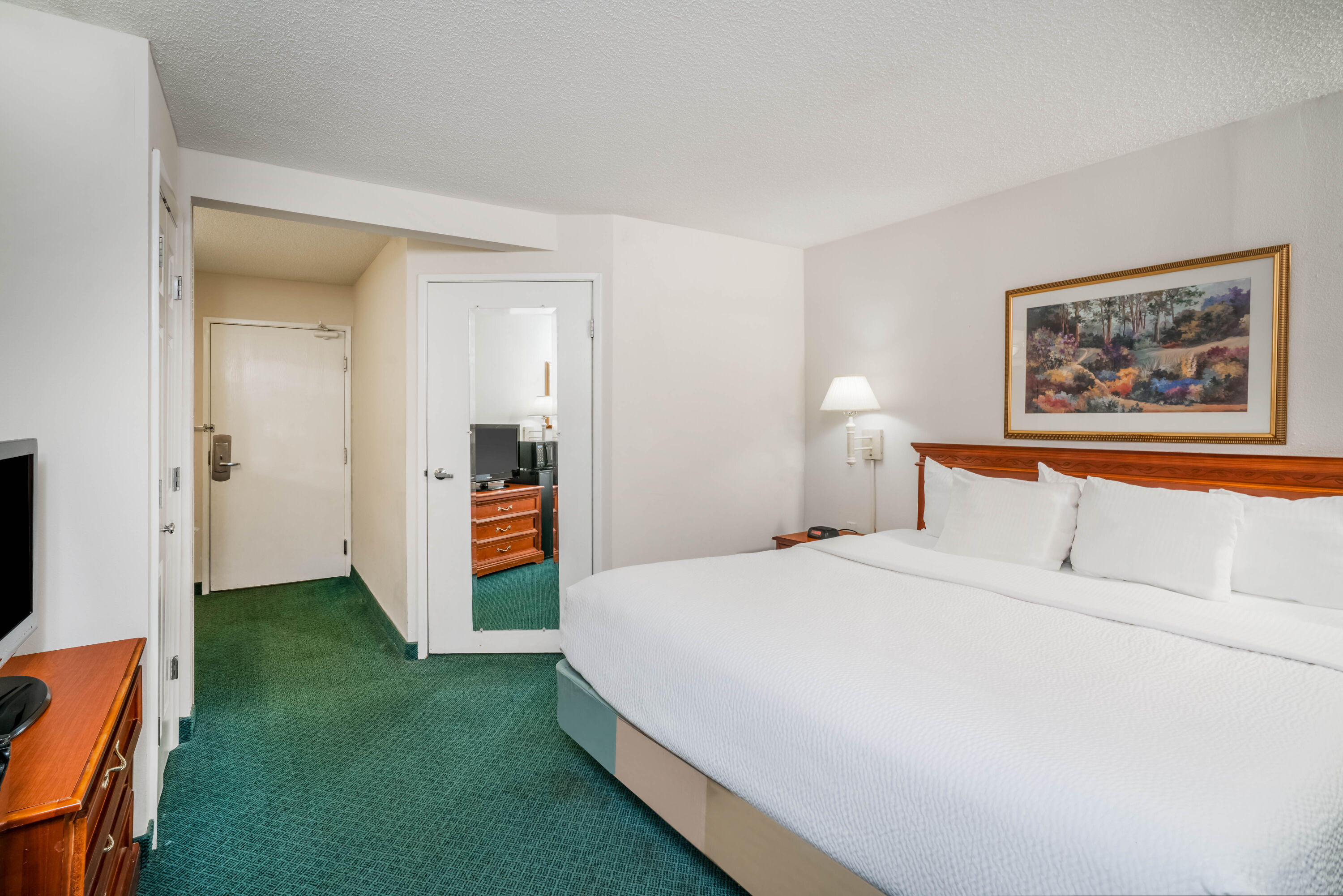 Guest room at the La Quinta Inn & Suites by Wyndham Nashville Franklin in Franklin, Tennessee
